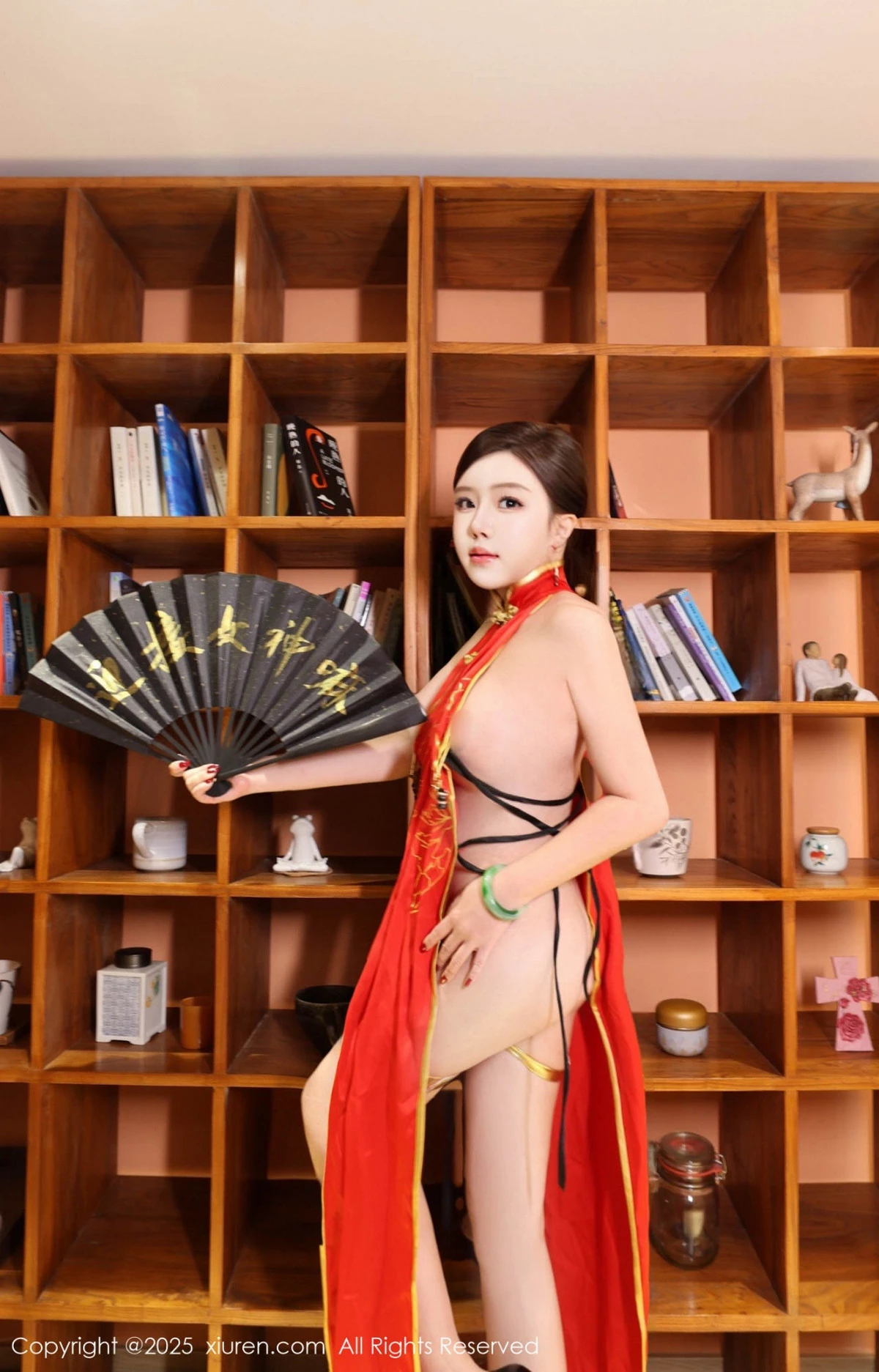 [[XiuRen秀人网]秀人网]No.9834_模特小薯条nienie性感红色旗袍配红丝吊袜秀曼妙身姿诱惑写真131P