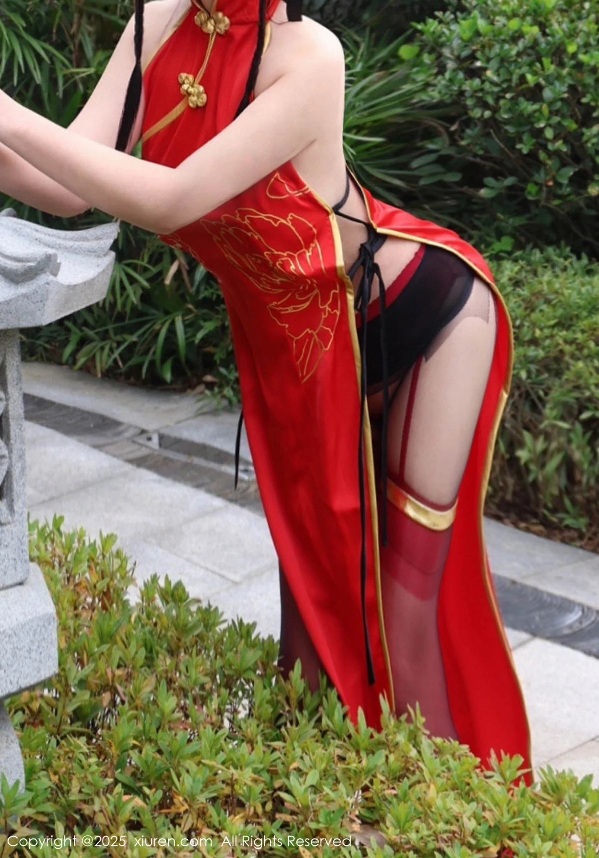 [[XiuRen秀人网]秀人网]No.9834_模特小薯条nienie性感红色旗袍配红丝吊袜秀曼妙身姿诱惑写真131P