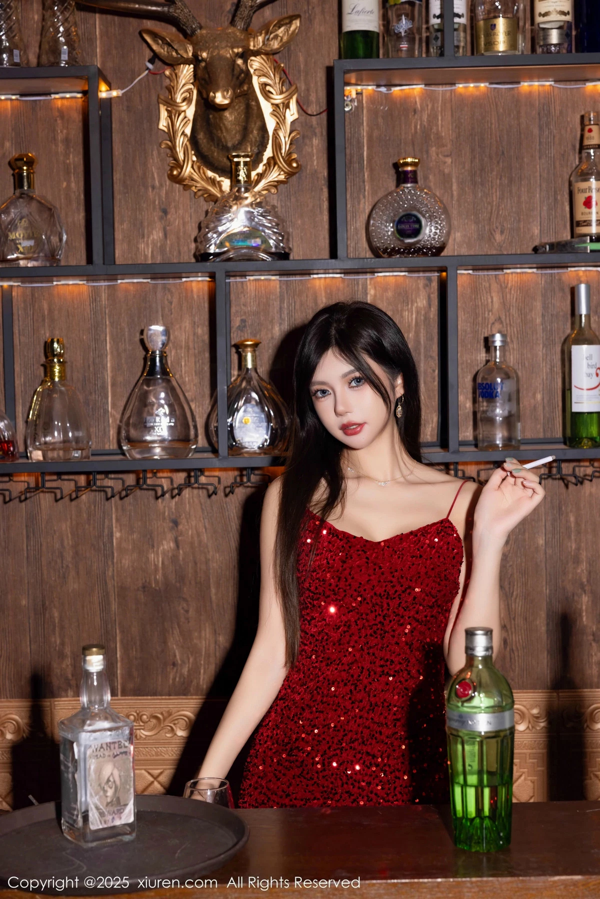 [[XiuRen秀人网]秀人网]No.9828_女神绮里嘉ula性感红色吊带短裙配超薄肉丝秀曼妙身姿诱惑写真82P