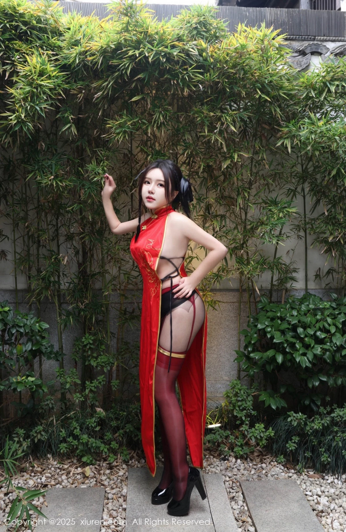 [[XiuRen秀人网]秀人网]No.9834_模特小薯条nienie性感红色旗袍配红丝吊袜秀曼妙身姿诱惑写真131P