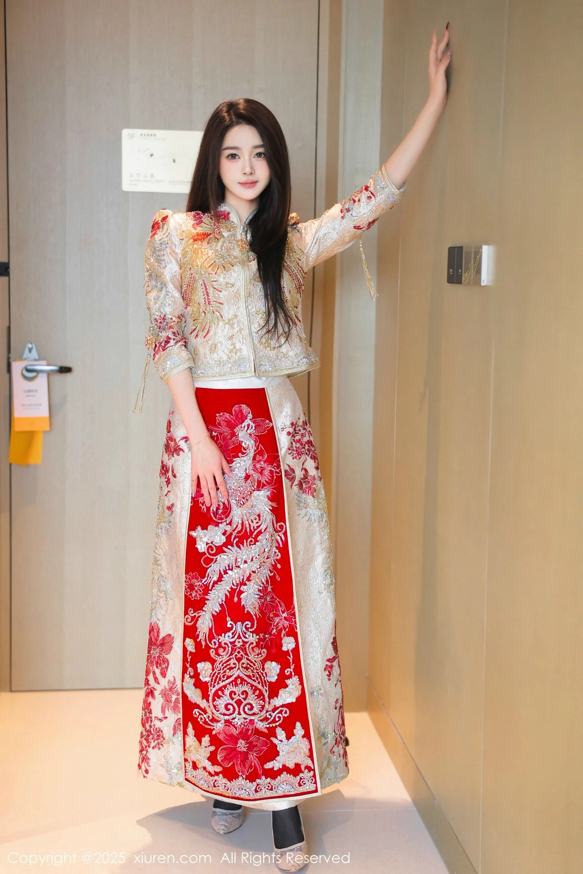 [[XiuRen秀人网]秀人网]No.9833_模特Candy糖糖性感喜庆服饰露红色情趣服饰秀丰腴身材诱惑写真88P