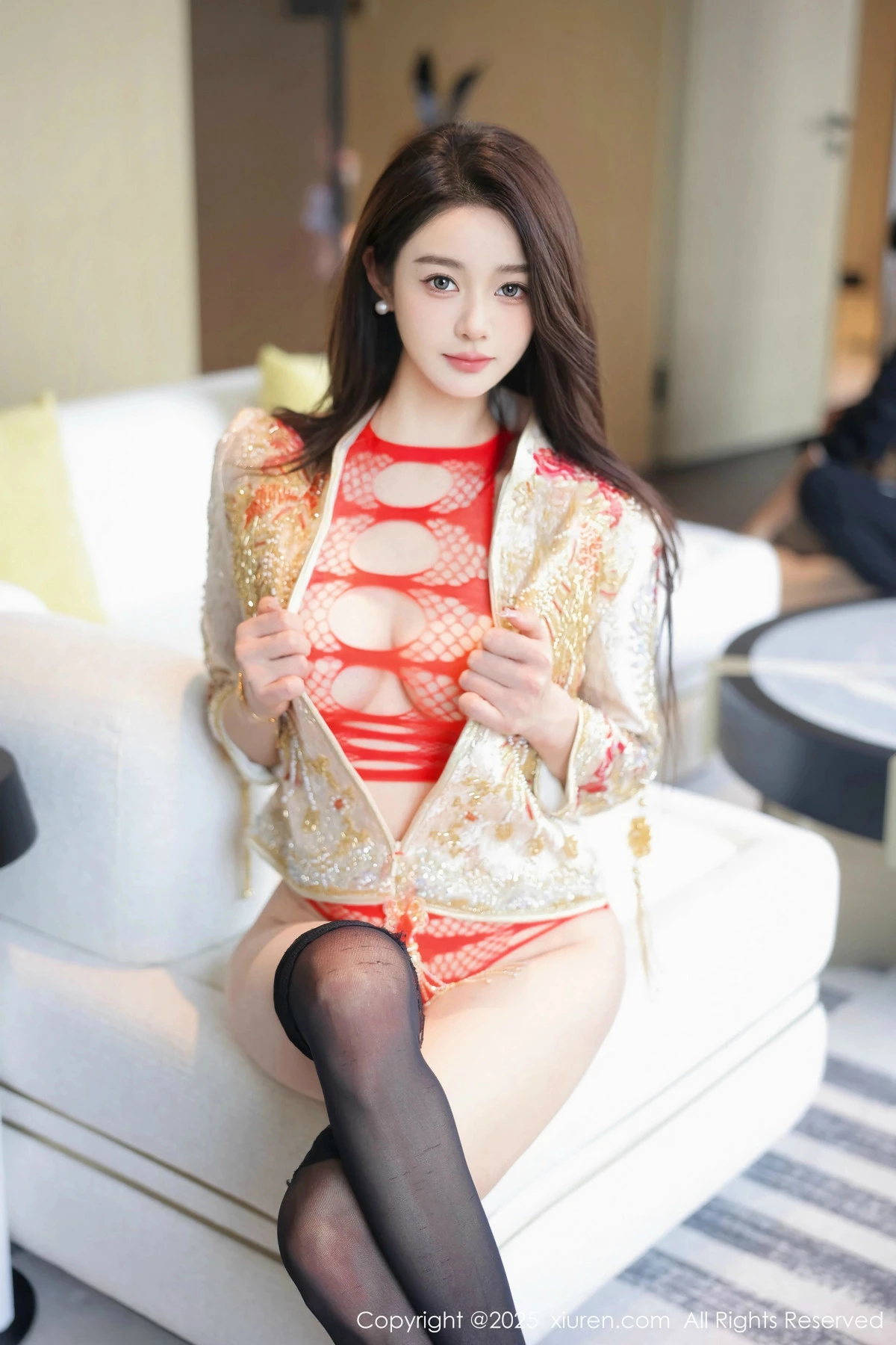 [[XiuRen秀人网]秀人网]No.9833_模特Candy糖糖性感喜庆服饰露红色情趣服饰秀丰腴身材诱惑写真88P