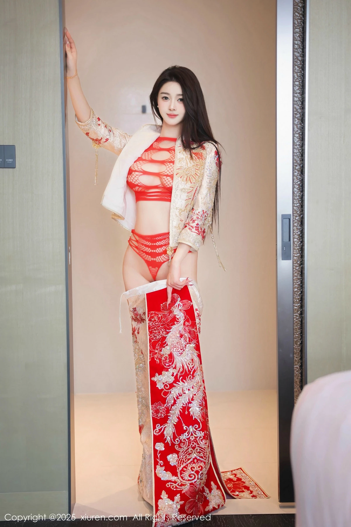 [[XiuRen秀人网]秀人网]No.9833_模特Candy糖糖性感喜庆服饰露红色情趣服饰秀丰腴身材诱惑写真88P