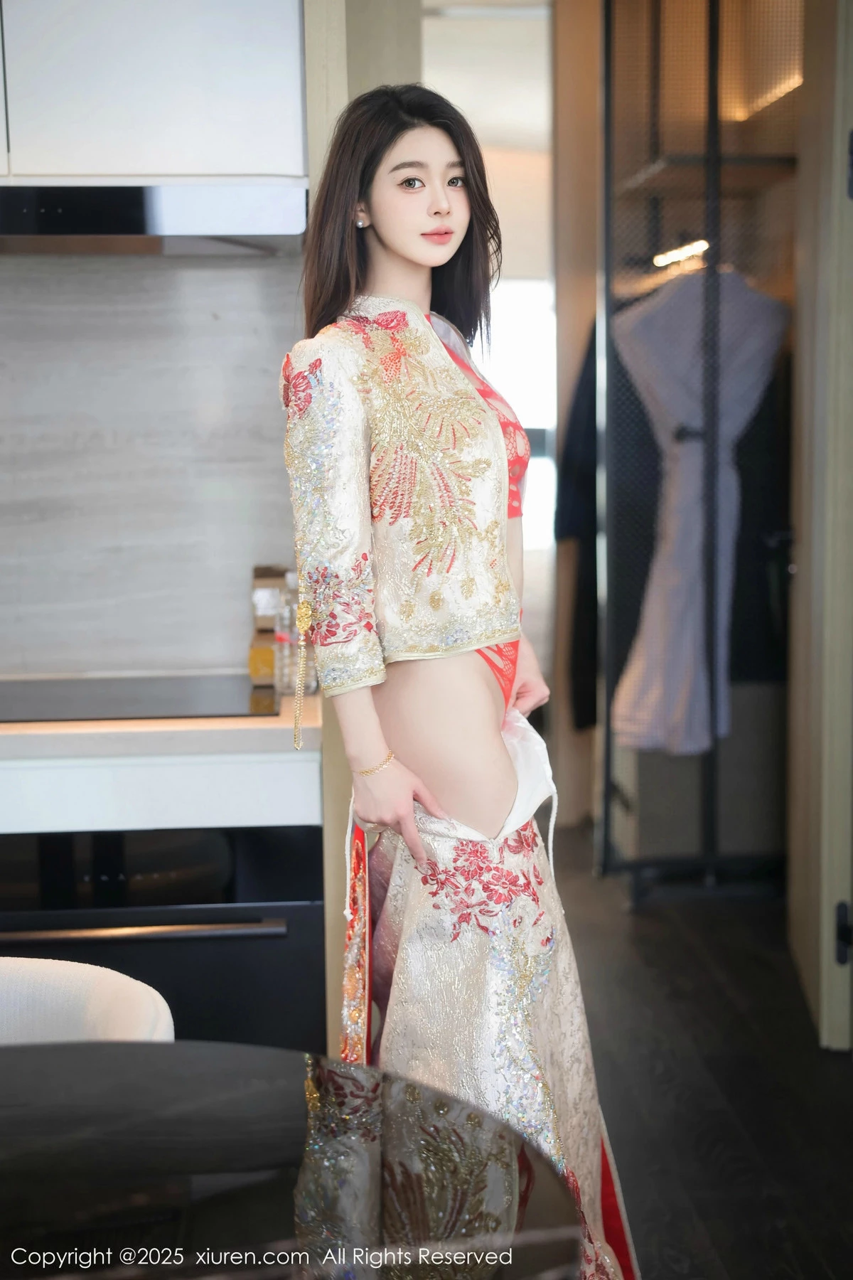 [[XiuRen秀人网]秀人网]No.9833_模特Candy糖糖性感喜庆服饰露红色情趣服饰秀丰腴身材诱惑写真88P