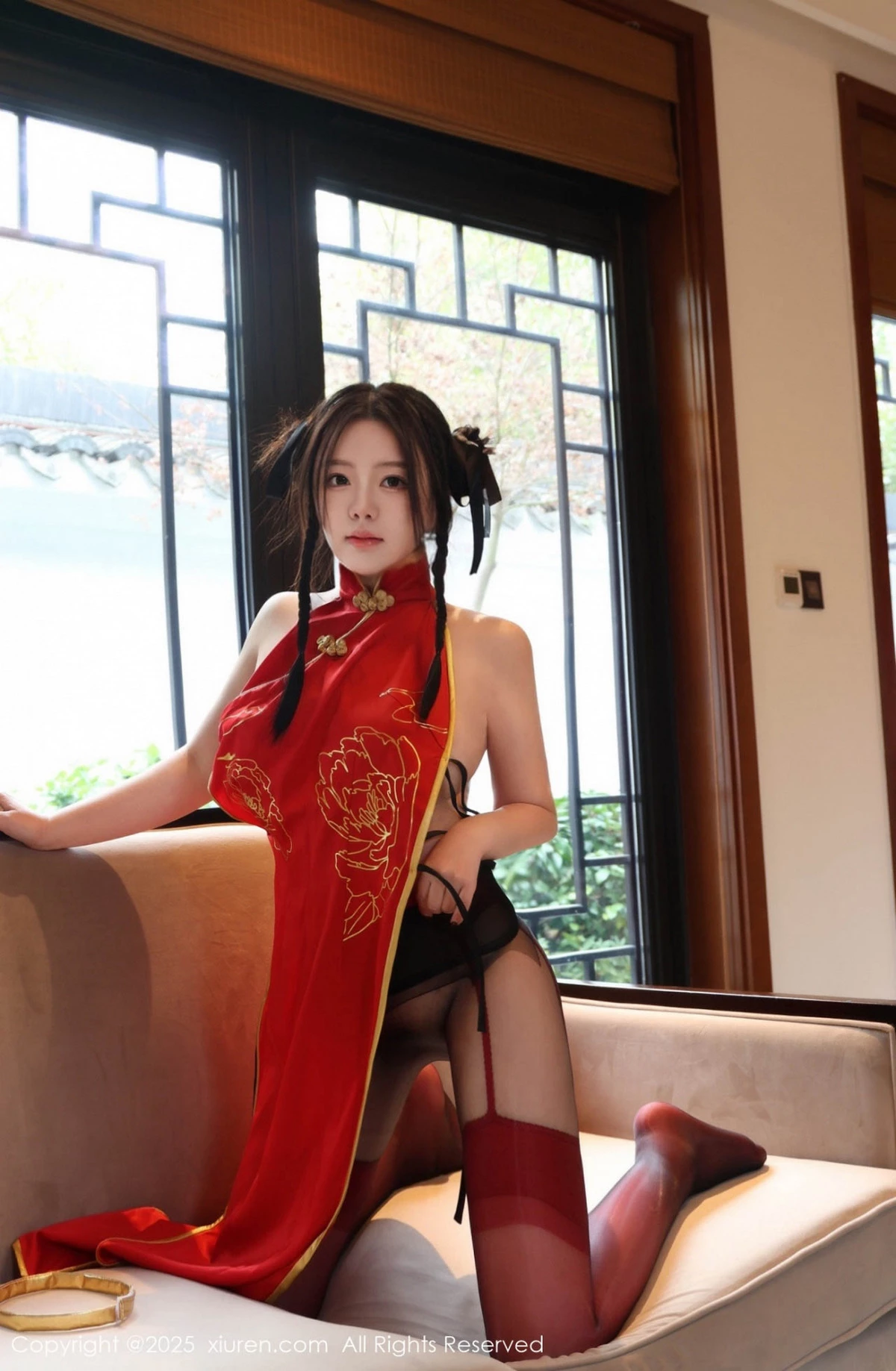 [[XiuRen秀人网]秀人网]No.9834_模特小薯条nienie性感红色旗袍配红丝吊袜秀曼妙身姿诱惑写真131P