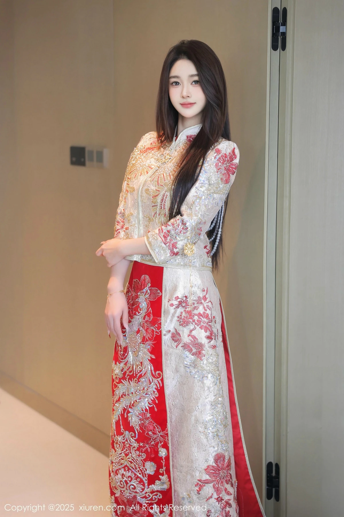 [[XiuRen秀人网]秀人网]No.9833_模特Candy糖糖性感喜庆服饰露红色情趣服饰秀丰腴身材诱惑写真88P