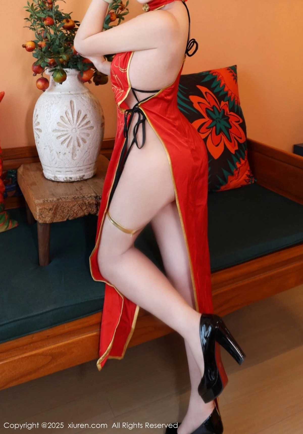 [[XiuRen秀人网]秀人网]No.9834_模特小薯条nienie性感红色旗袍配红丝吊袜秀曼妙身姿诱惑写真131P