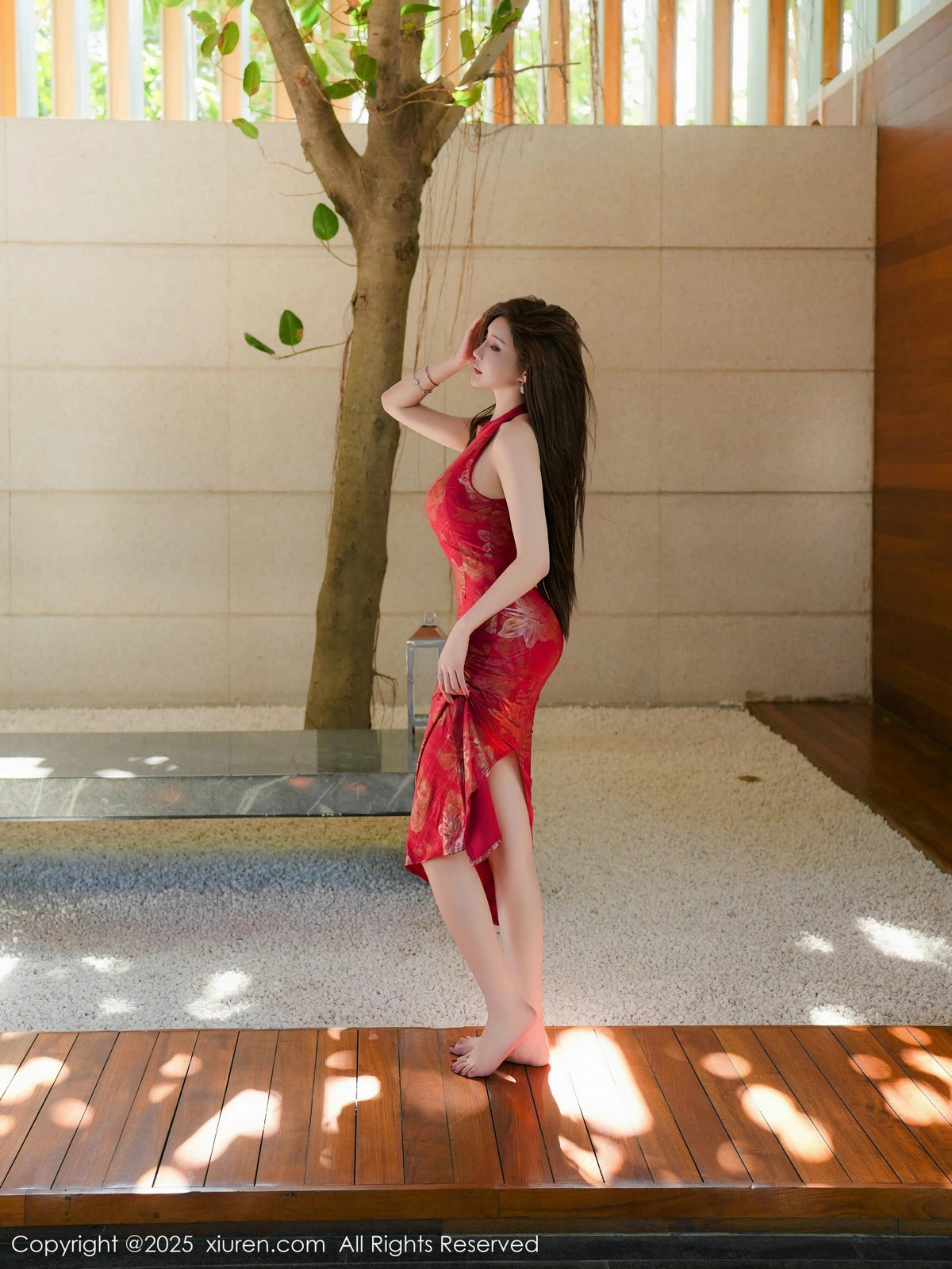 [[XiuRen秀人网]秀人网]No.9837_女神Carol周妍希性感红色旗袍服饰配超薄肉丝秀丰满身材诱惑写真77P