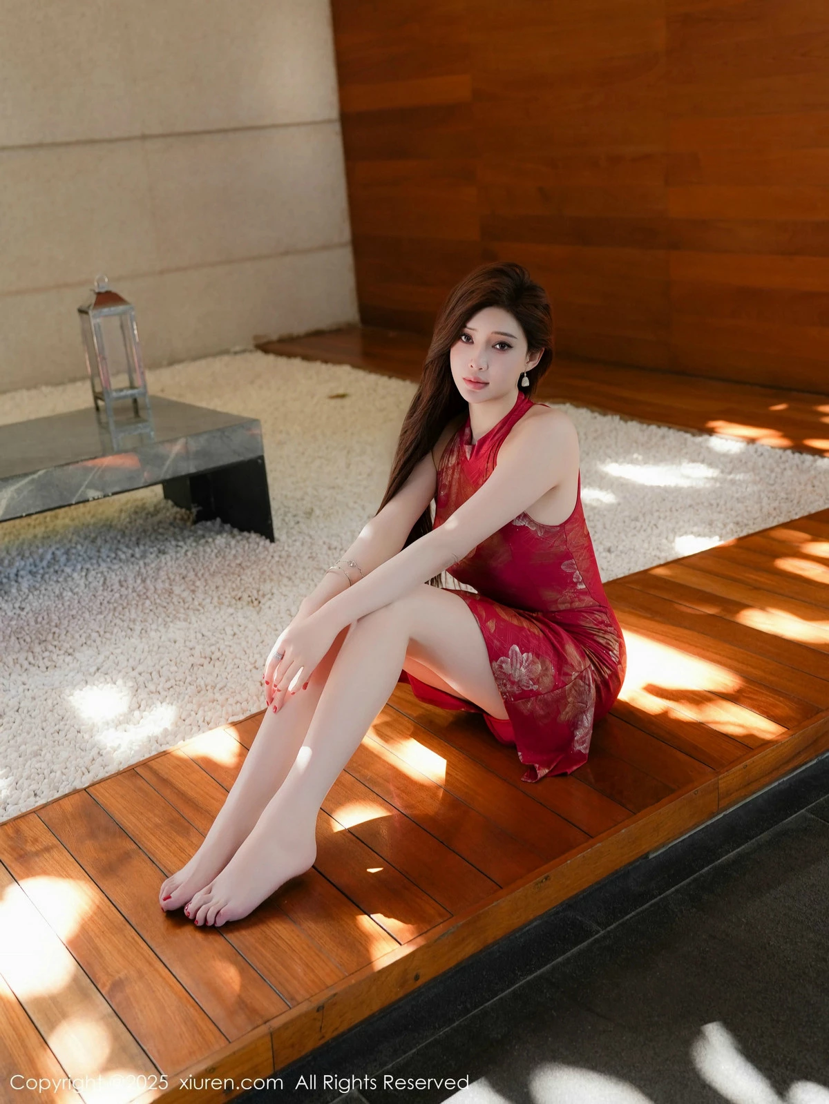 [[XiuRen秀人网]秀人网]No.9837_女神Carol周妍希性感红色旗袍服饰配超薄肉丝秀丰满身材诱惑写真77P