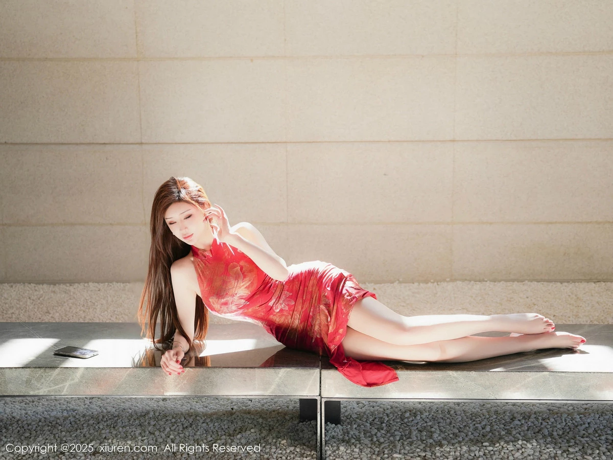 [[XiuRen秀人网]秀人网]No.9837_女神Carol周妍希性感红色旗袍服饰配超薄肉丝秀丰满身材诱惑写真77P