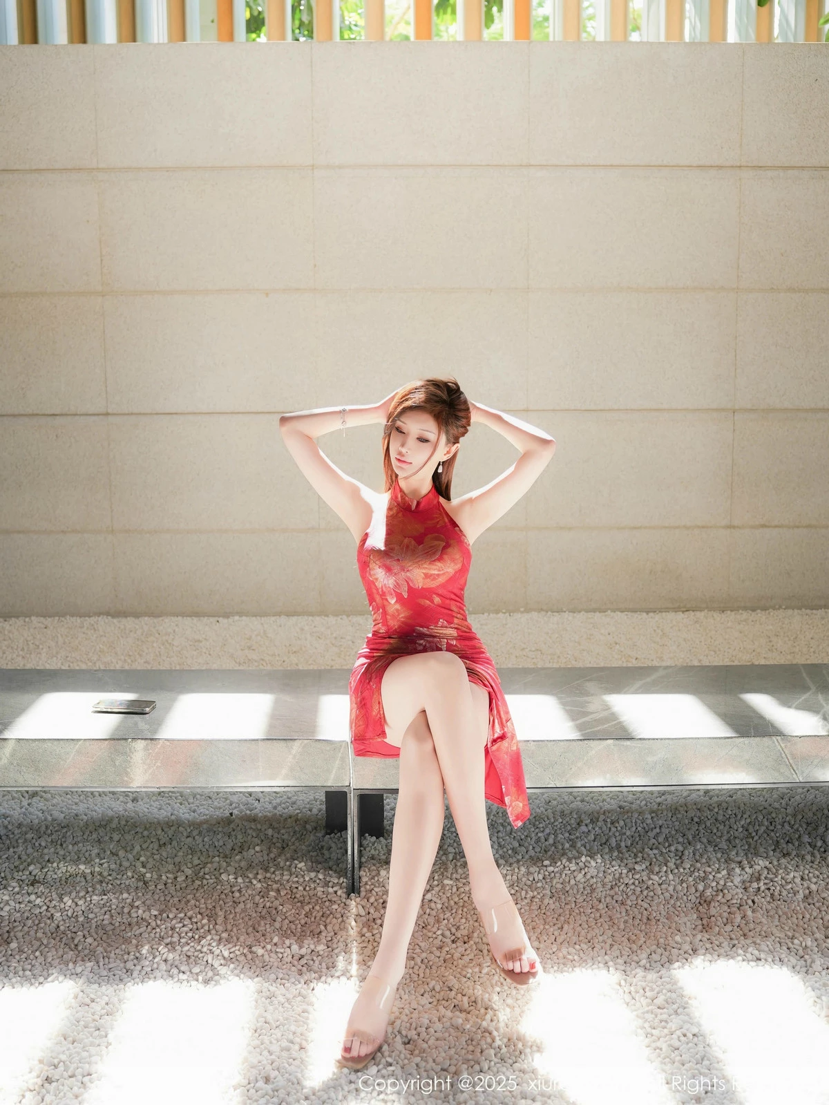 [[XiuRen秀人网]秀人网]No.9837_女神Carol周妍希性感红色旗袍服饰配超薄肉丝秀丰满身材诱惑写真77P