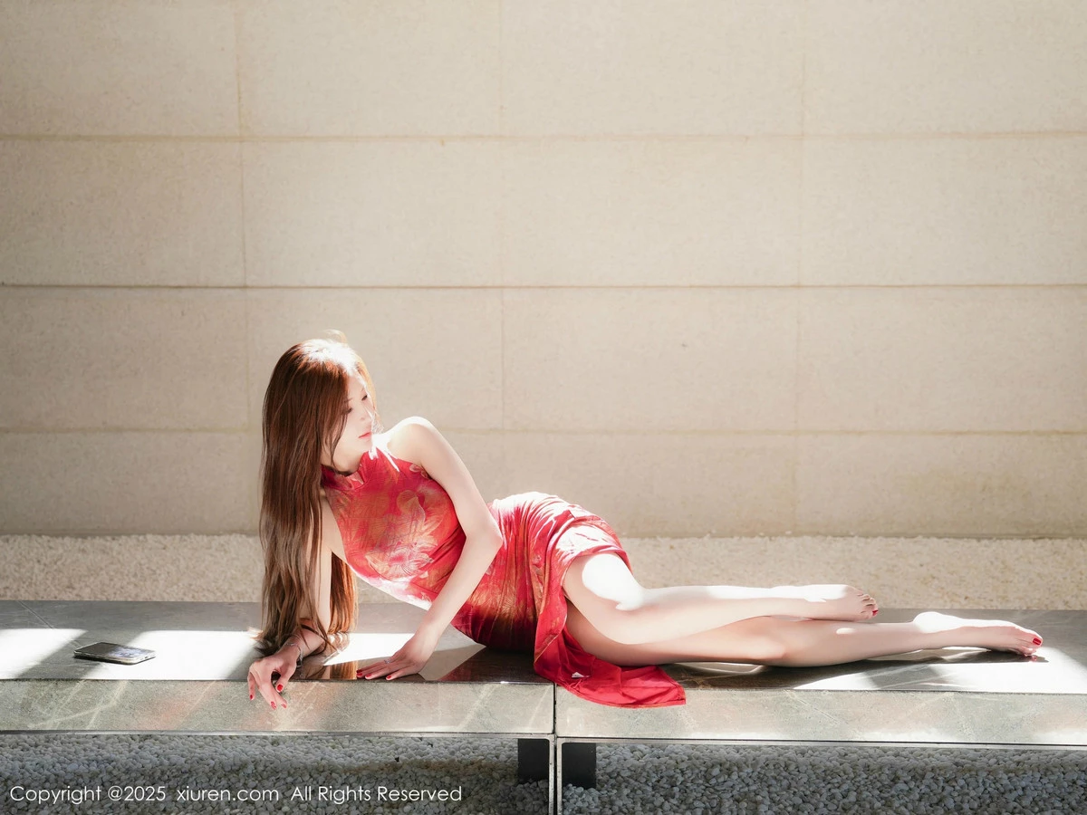 [[XiuRen秀人网]秀人网]No.9837_女神Carol周妍希性感红色旗袍服饰配超薄肉丝秀丰满身材诱惑写真77P