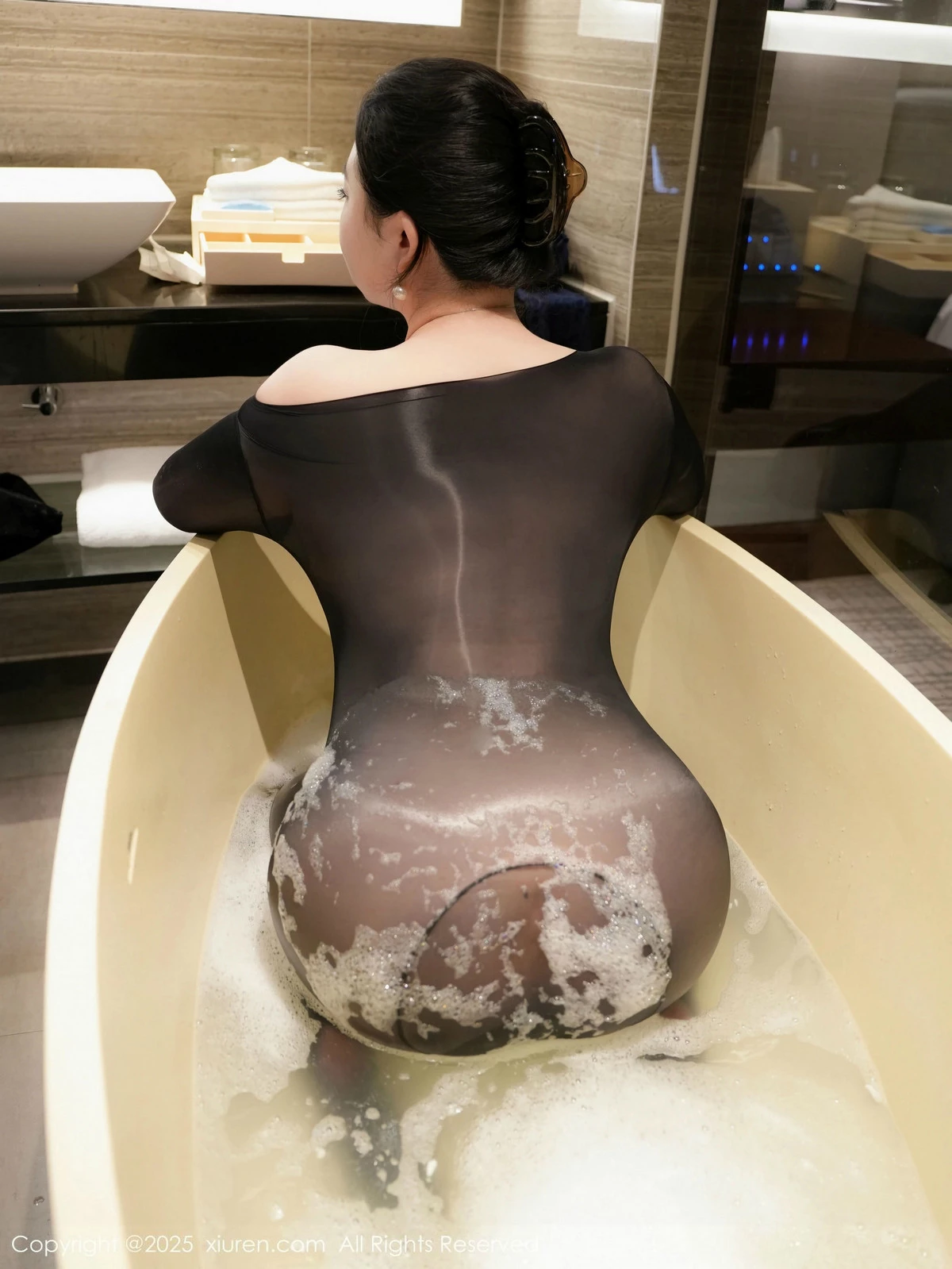 [[XiuRen秀人网]秀人网]No.9841_模特风景尤美深蓝色服饰露超薄连体黑丝秀丰腴身材撩人诱惑写真62P