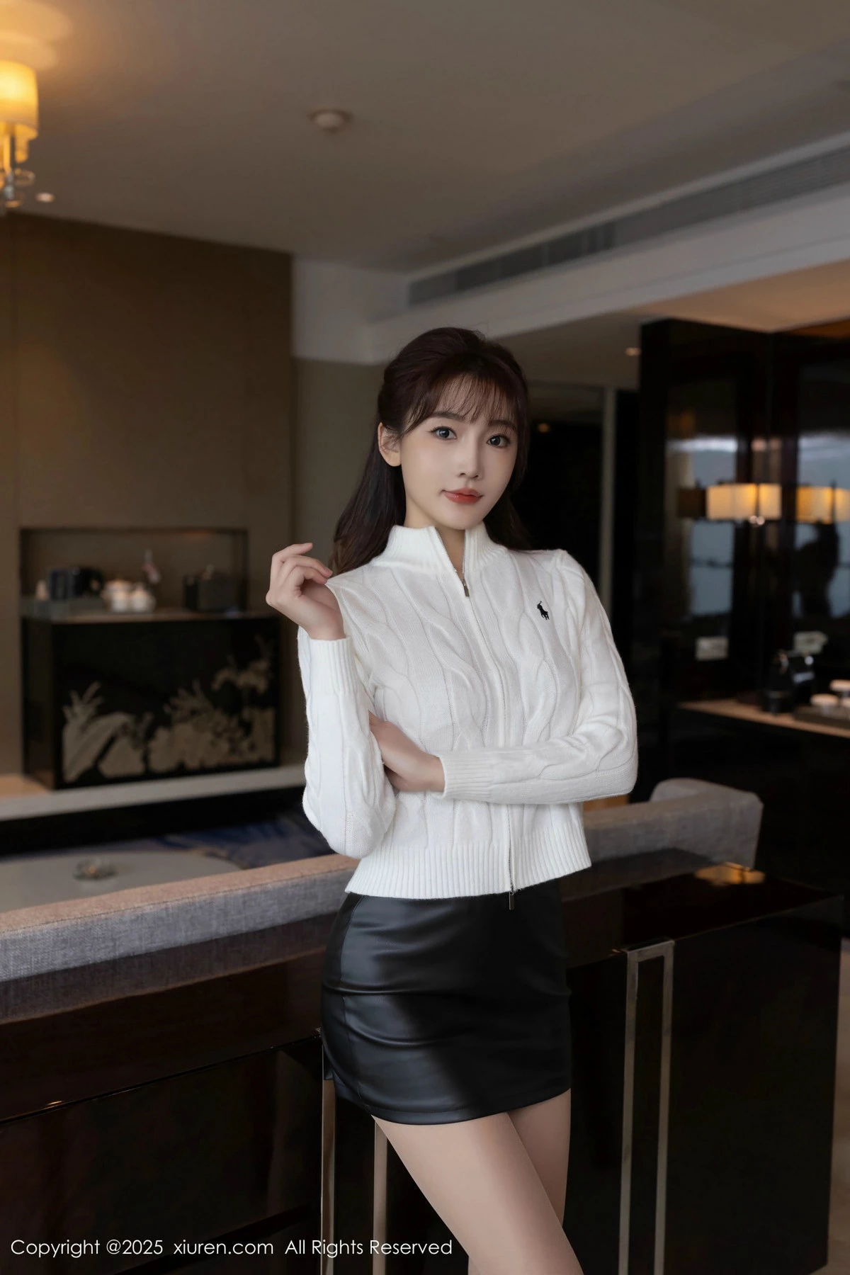 [[XiuRen秀人网]秀人网]No.9852_模特陆萱萱白上衣配黑皮短裙露性感情趣内衣秀曼妙身姿诱惑写真81P