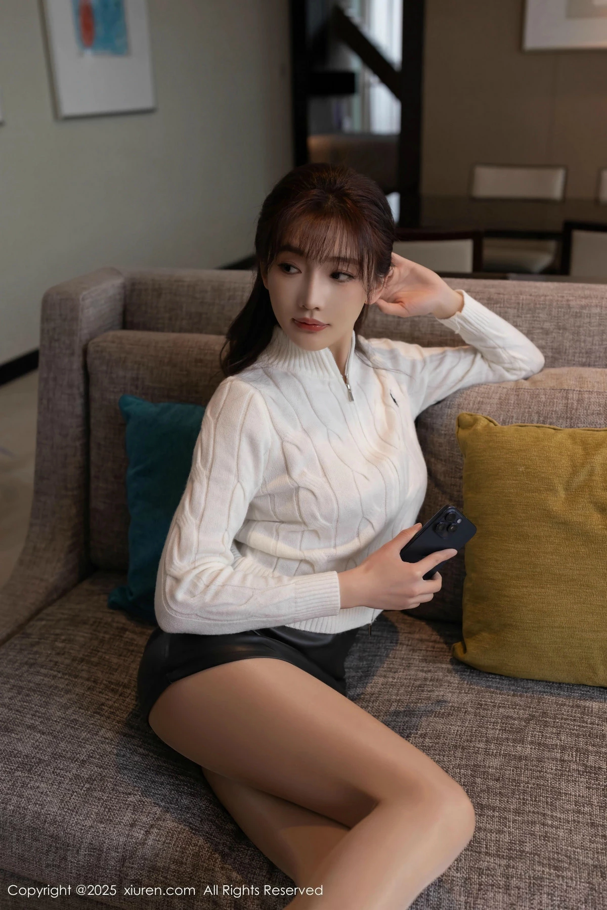 [[XiuRen秀人网]秀人网]No.9852_模特陆萱萱白上衣配黑皮短裙露性感情趣内衣秀曼妙身姿诱惑写真81P