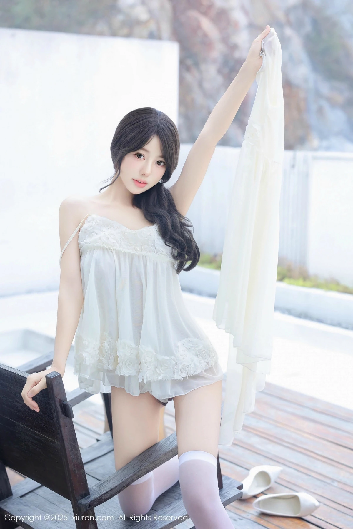 [[XiuRen秀人网]秀人网]No.9851_模特桃妖夭浴室性感浅色连衣短裙配白丝袜湿身秀惹火身材诱惑写真113P