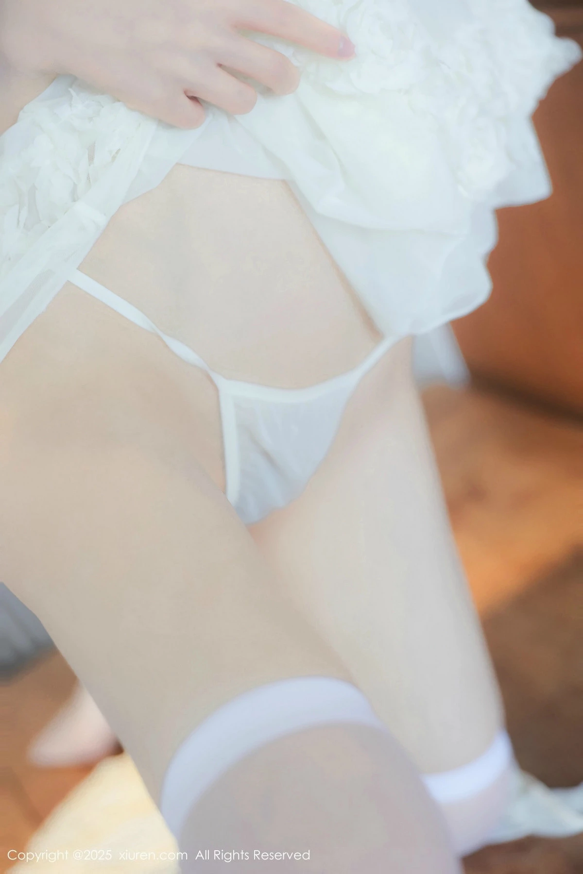 [[XiuRen秀人网]秀人网]No.9851_模特桃妖夭浴室性感浅色连衣短裙配白丝袜湿身秀惹火身材诱惑写真113P