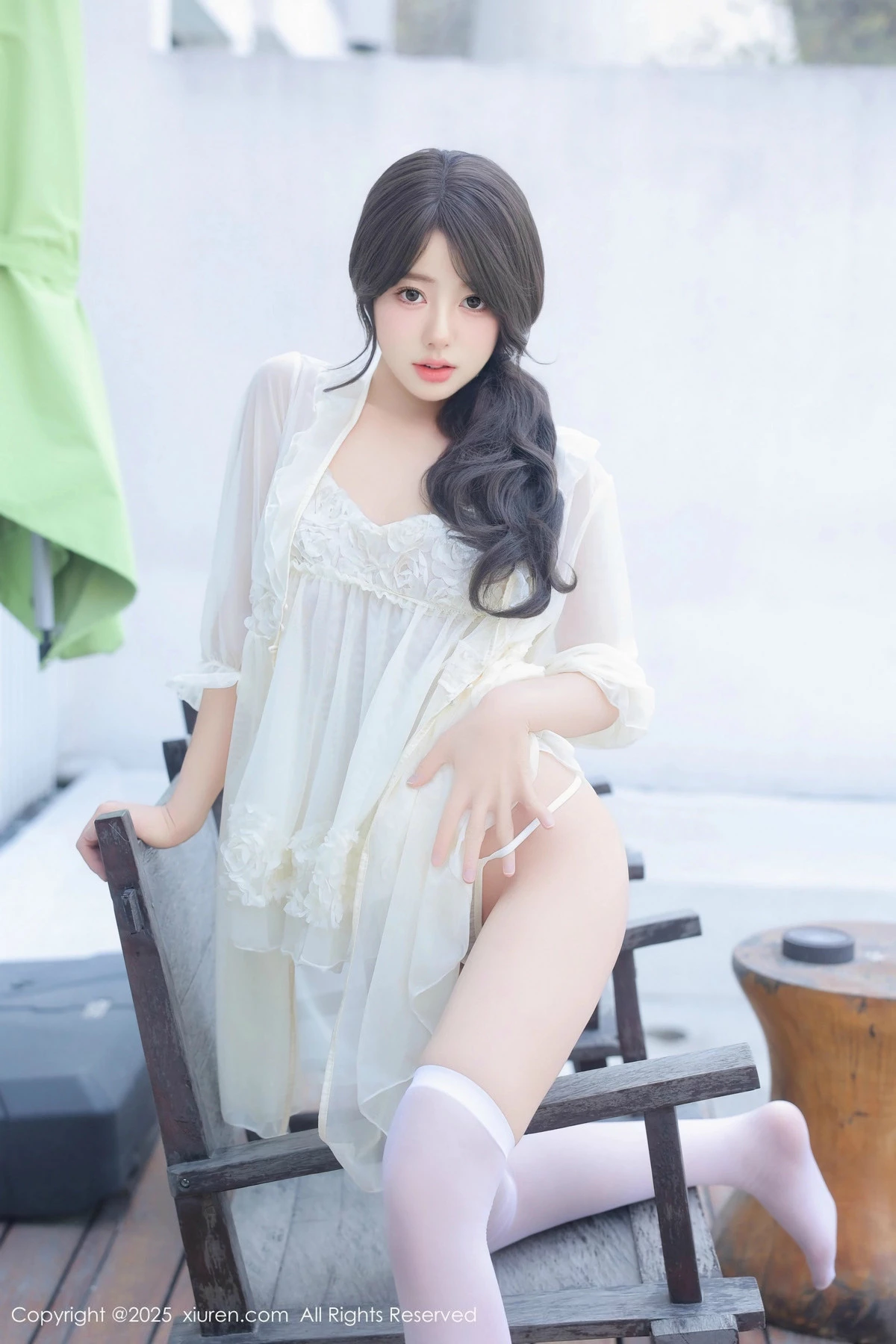 [[XiuRen秀人网]秀人网]No.9851_模特桃妖夭浴室性感浅色连衣短裙配白丝袜湿身秀惹火身材诱惑写真113P