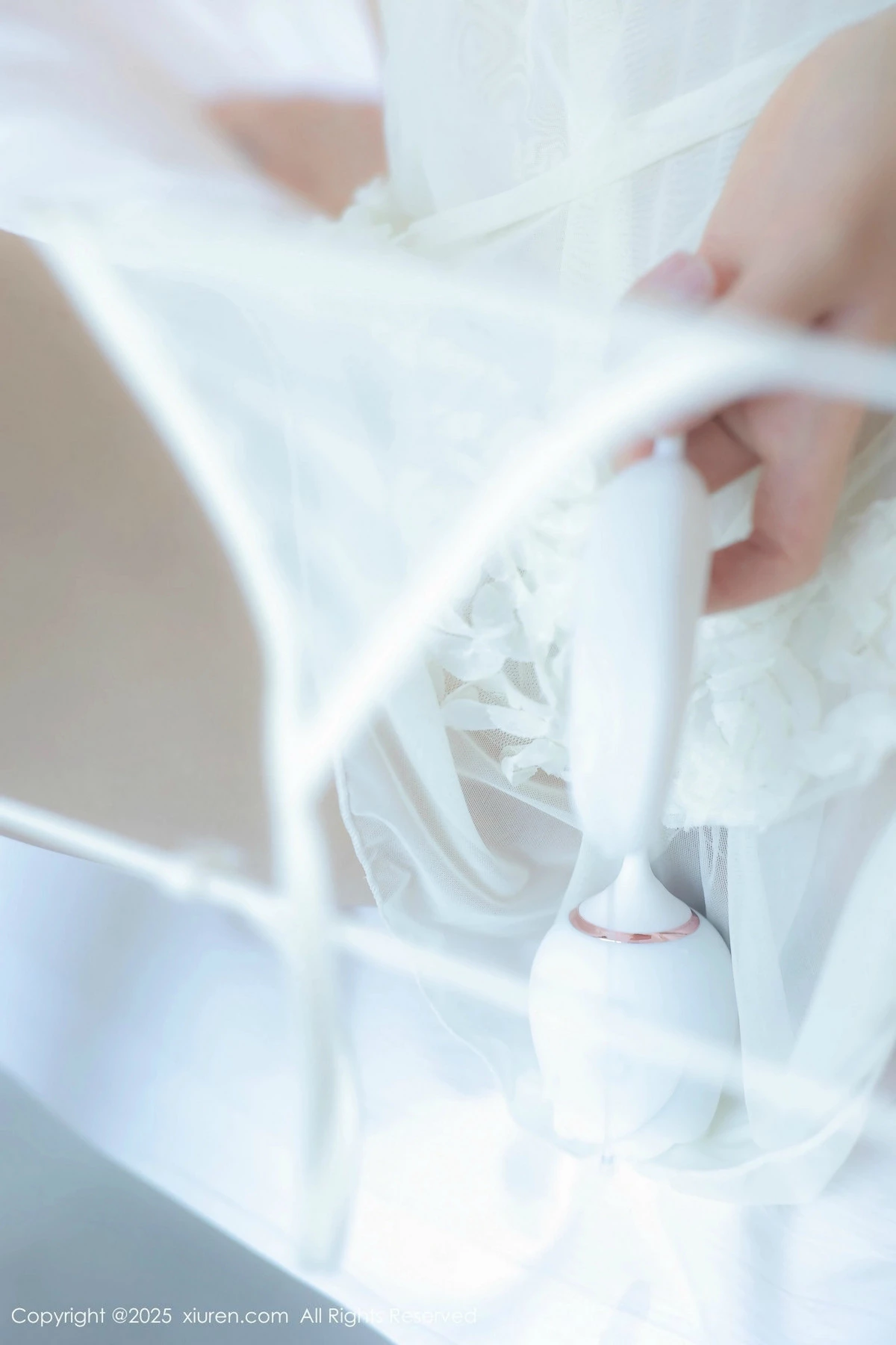 [[XiuRen秀人网]秀人网]No.9851_模特桃妖夭浴室性感浅色连衣短裙配白丝袜湿身秀惹火身材诱惑写真113P