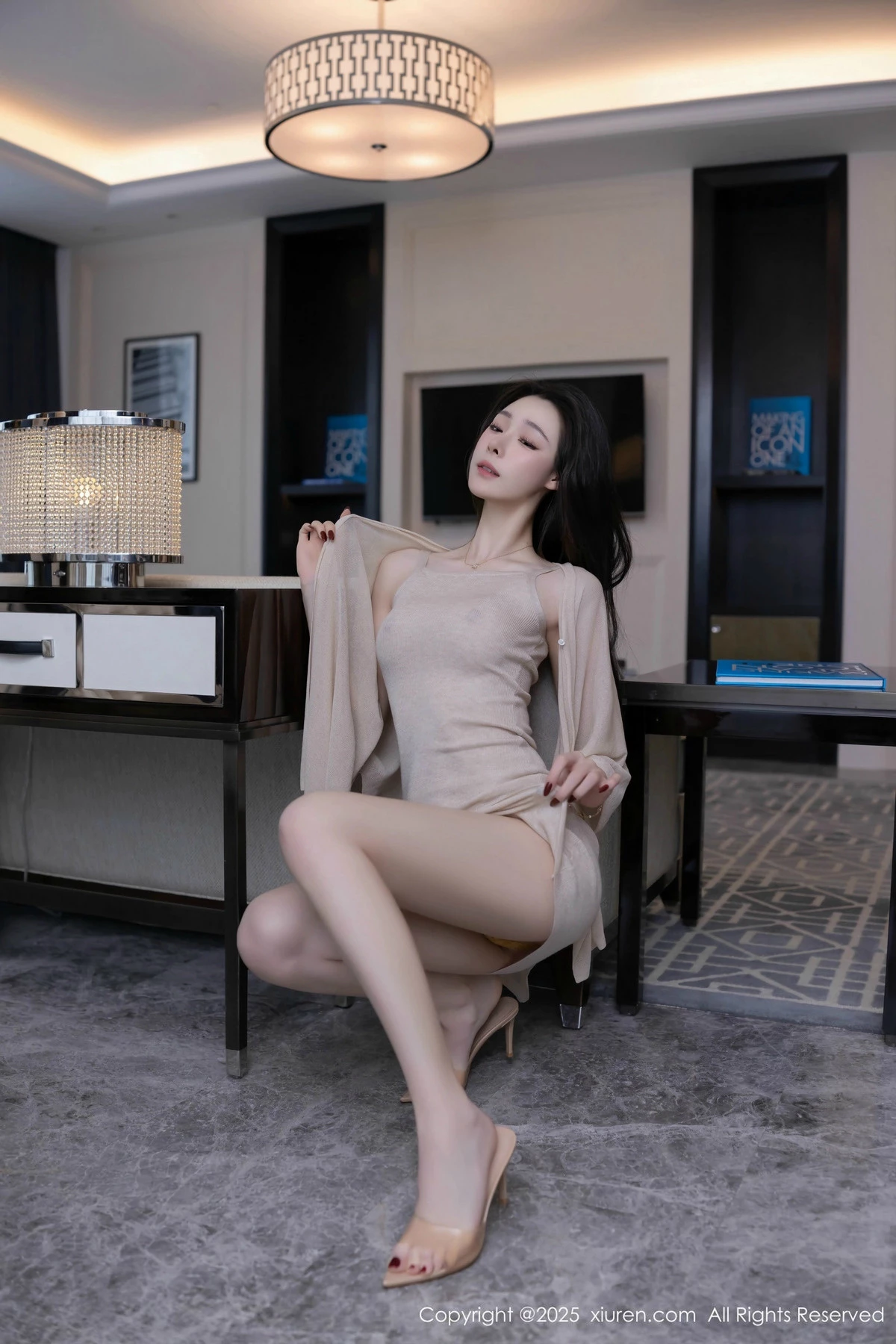 [[XiuRen秀人网]秀人网]No.9858_模特小逗逗私房性感浅色连衣短裙露情趣内衣秀曼妙身姿诱惑写真81P