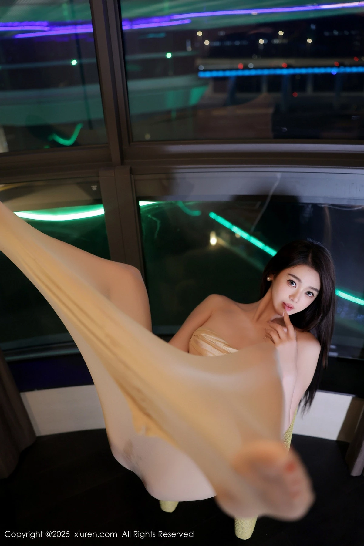 [[XiuRen秀人网]秀人网]No.9860_模特Candy糖糖私房性感肉色连体丝袜秀丰腴身姿撩人诱惑写真85P