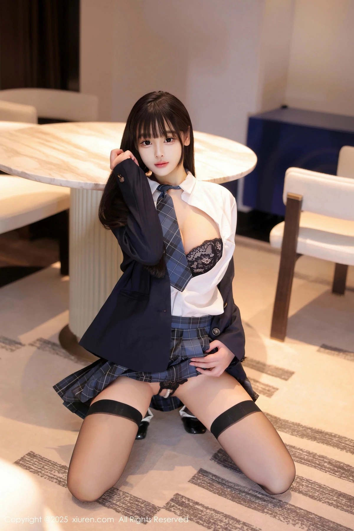 [[XiuRen秀人网]秀人网]No.9853_模特余安安性感JK制服露黑色蕾丝内衣配黑丝袜秀凹凸身材诱惑写真85P