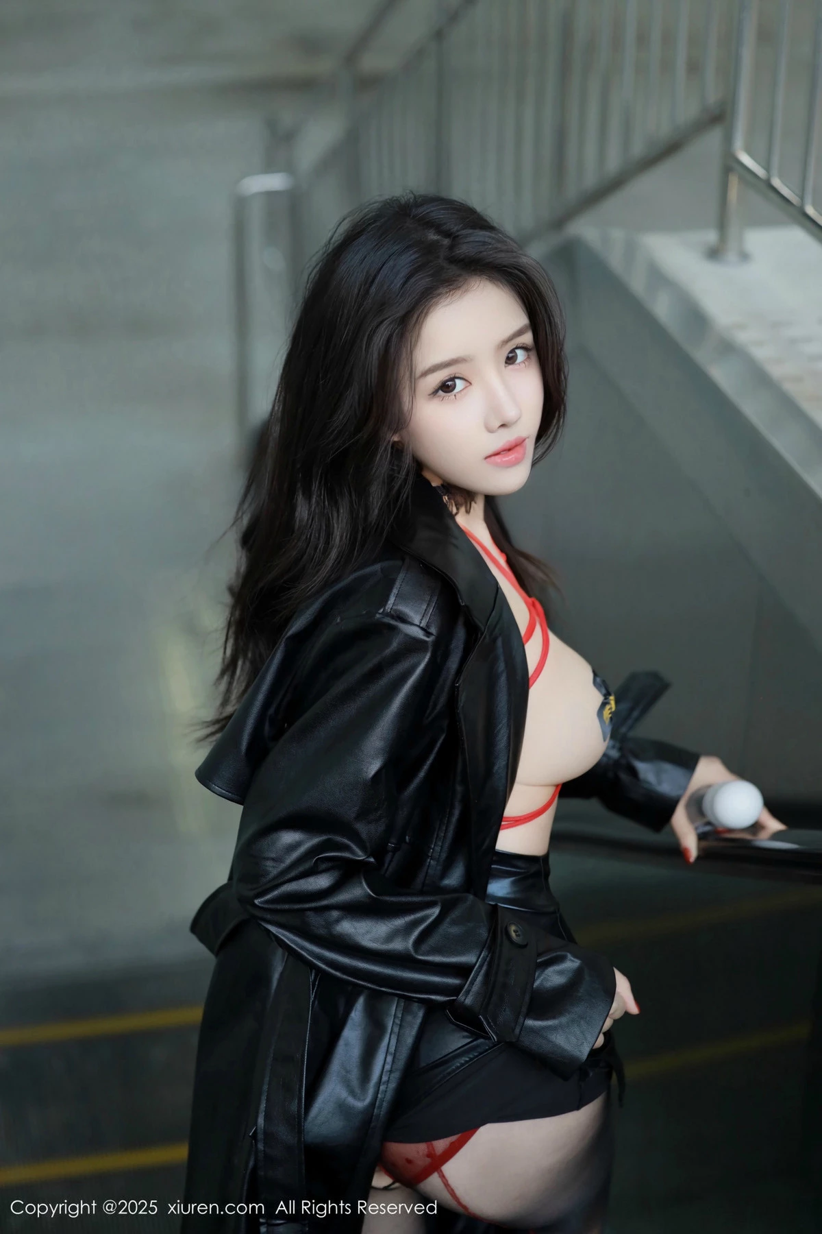 [[XiuRen秀人网]秀人网]No.9855_模特唐翩翩性感黑色皮大衣露红色情趣服饰配黑丝袜秀美腿诱惑写真90P