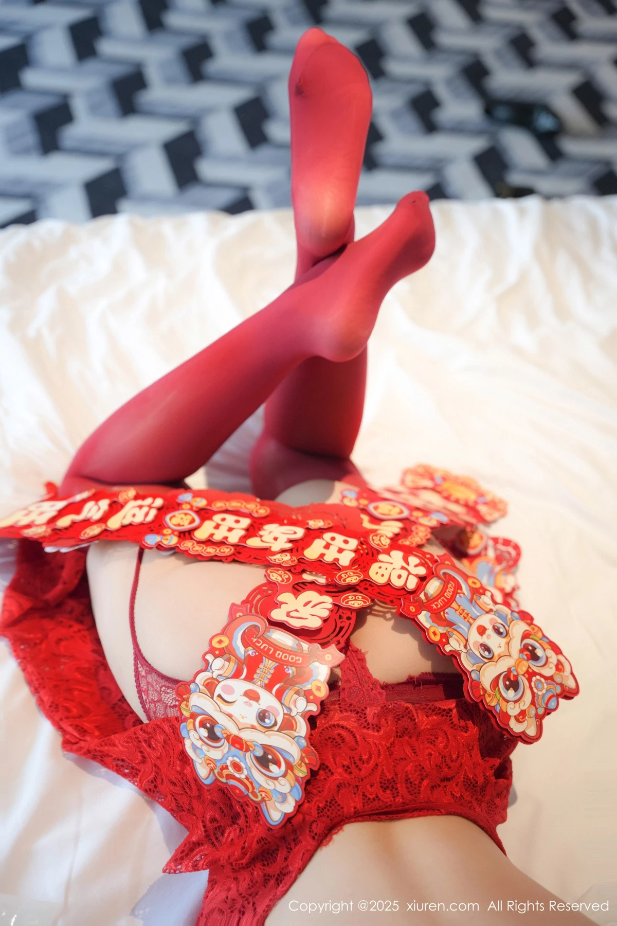 [[XiuRen秀人网]秀人网]No.9862_模特油田溪溪性感红色情趣内衣配红丝吊袜秀丰满身材诱惑写真77P