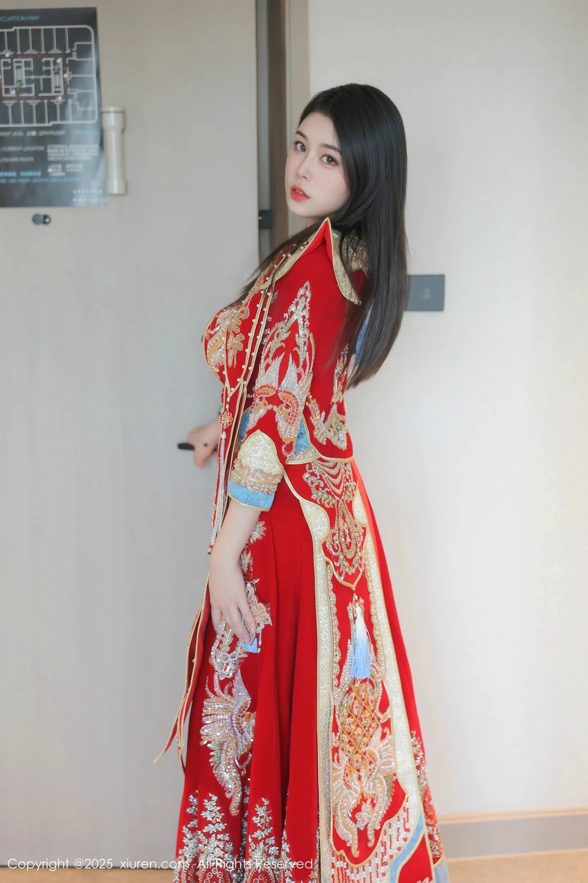 [[XiuRen秀人网]秀人网]No.9869_模特林若凡F性感红色新娘装配黑丝吊袜半脱秀丰腴身材诱惑写真76P