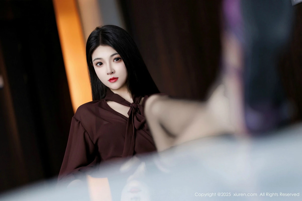 [[XiuRen秀人网]秀人网]No.9868_模特初梦瑶性感OL服饰露黑色内衣配黑丝袜秀完美身材诱惑写真83P