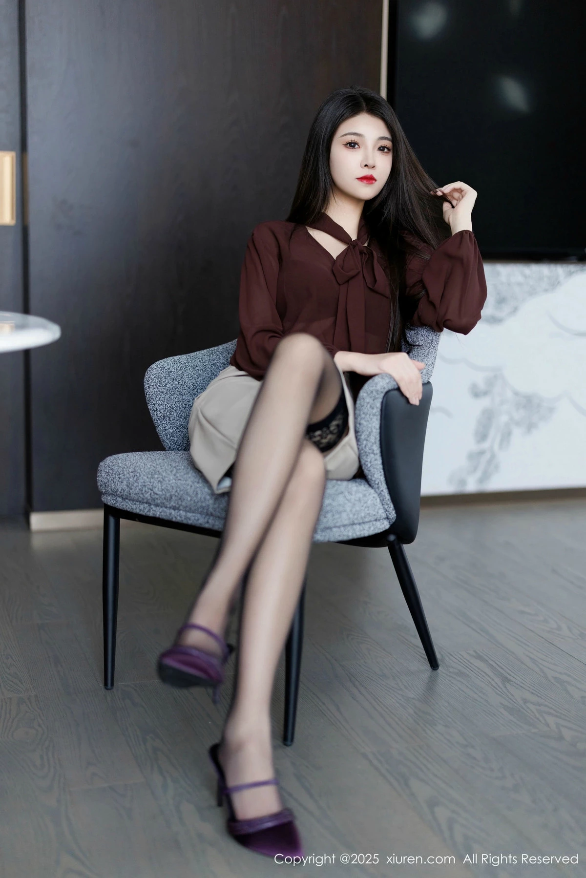 [[XiuRen秀人网]秀人网]No.9868_模特初梦瑶性感OL服饰露黑色内衣配黑丝袜秀完美身材诱惑写真83P