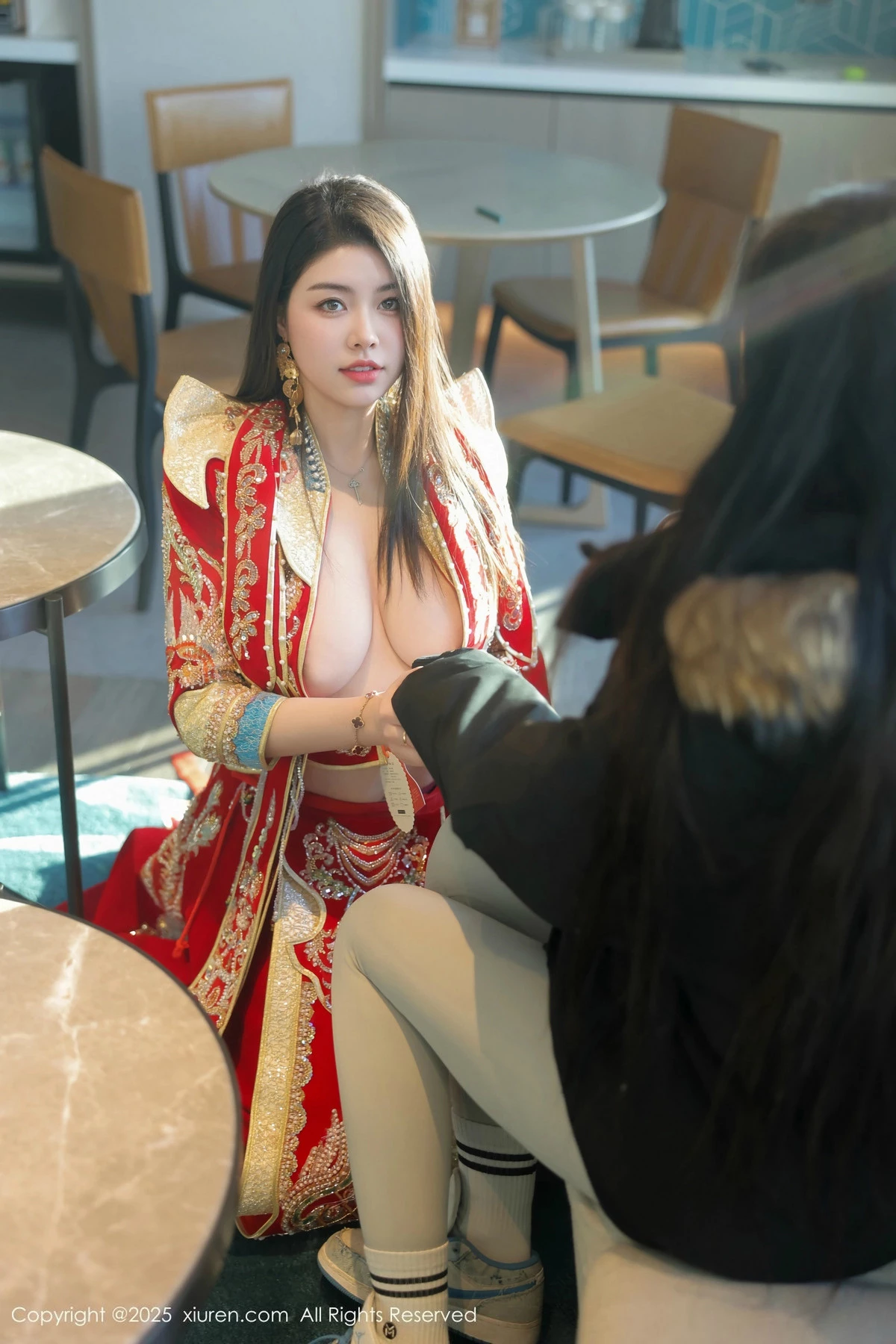 [[XiuRen秀人网]秀人网]No.9869_模特林若凡F性感红色新娘装配黑丝吊袜半脱秀丰腴身材诱惑写真76P