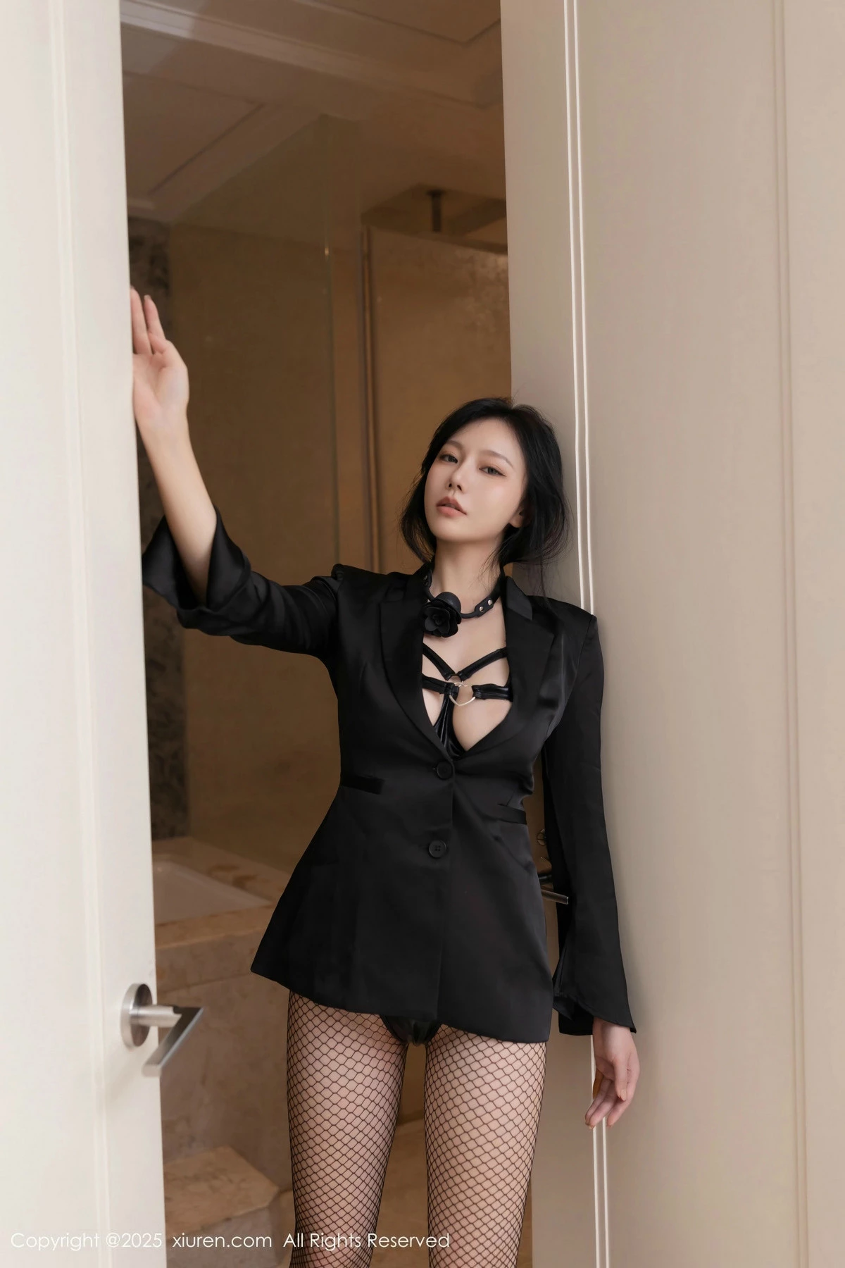 [[XiuRen秀人网]秀人网]No.9870_模特安然anran性感黑色情趣服饰配黑丝网袜秀曼妙身姿诱惑写真82P