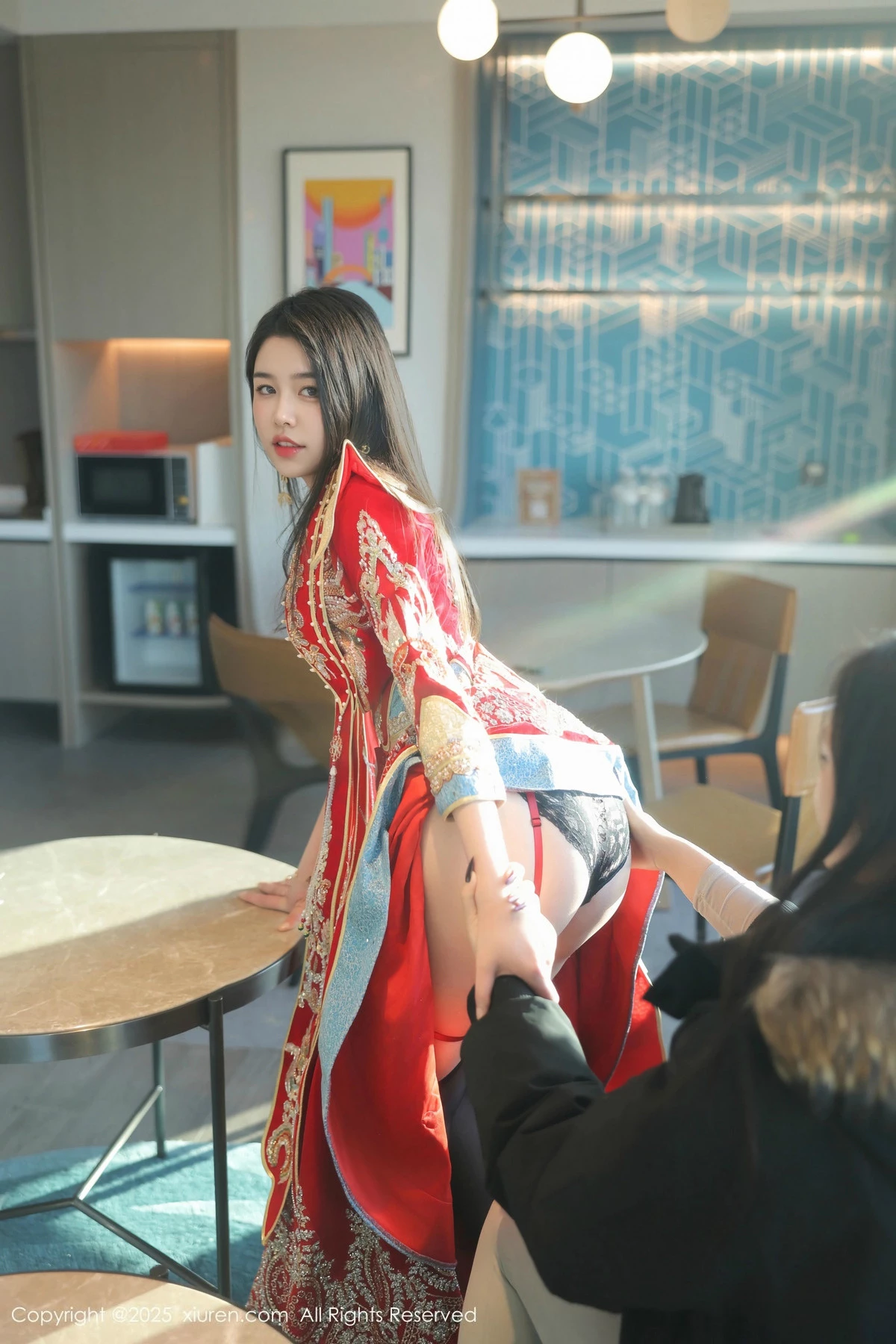 [[XiuRen秀人网]秀人网]No.9869_模特林若凡F性感红色新娘装配黑丝吊袜半脱秀丰腴身材诱惑写真76P