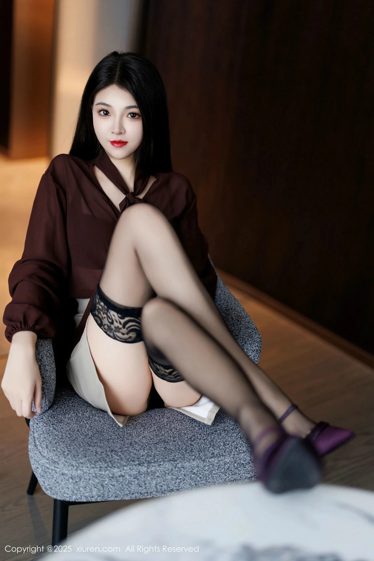 [[XiuRen秀人网]秀人网]No.9868_模特初梦瑶性感OL服饰露黑色内衣配黑丝袜秀完美身材诱惑写真83P