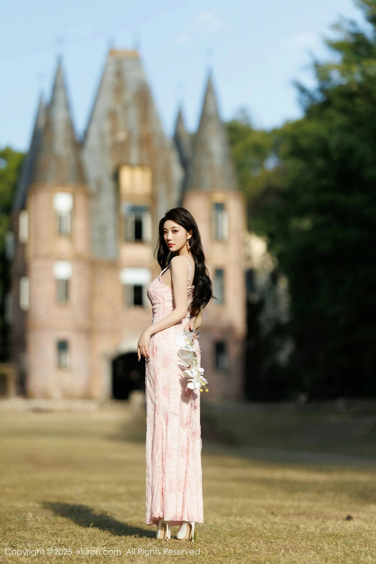 [[XiuRen秀人网]秀人网]No.9886_女神杨晨晨Yome粉色连衣裙+白色珍珠内衣秀丰腴身材诱惑写真81P