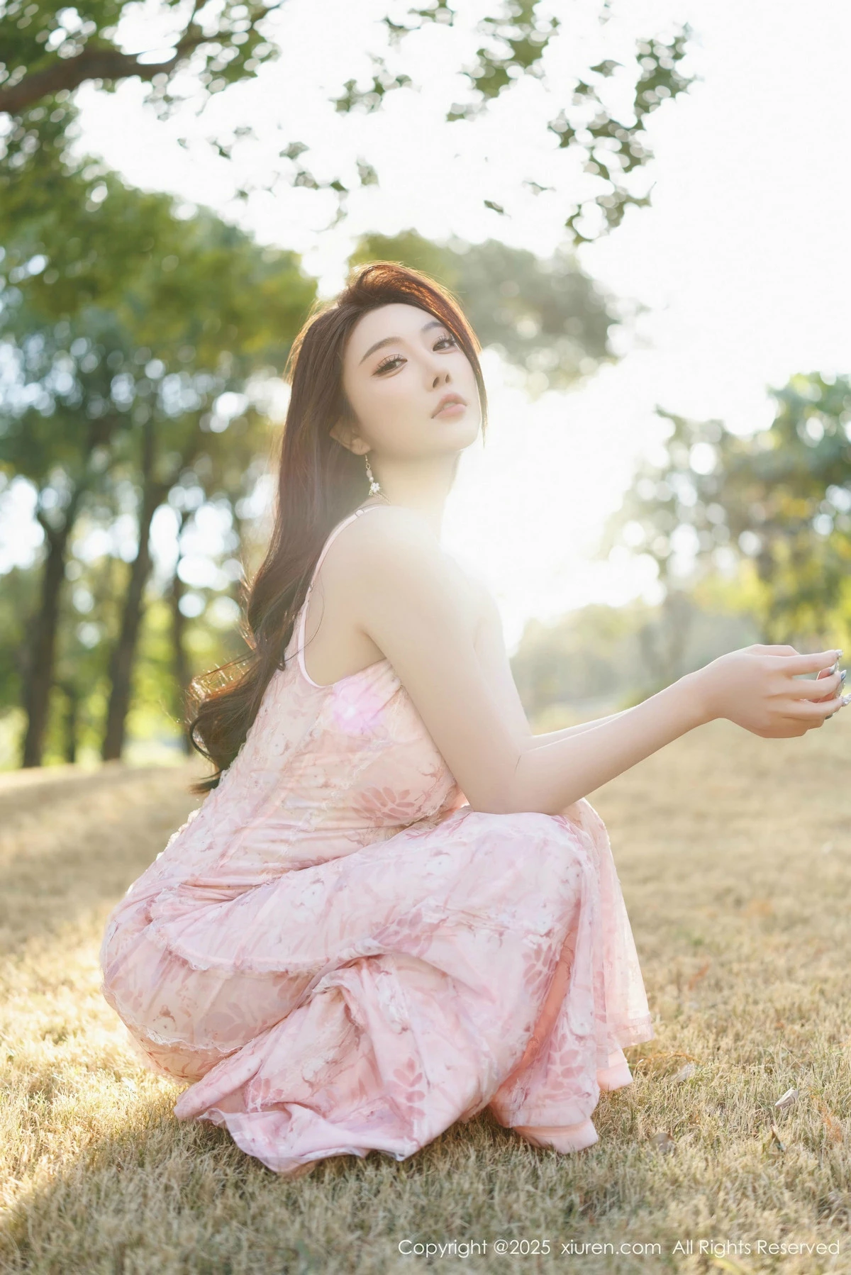 [[XiuRen秀人网]秀人网]No.9886_女神杨晨晨Yome粉色连衣裙+白色珍珠内衣秀丰腴身材诱惑写真81P