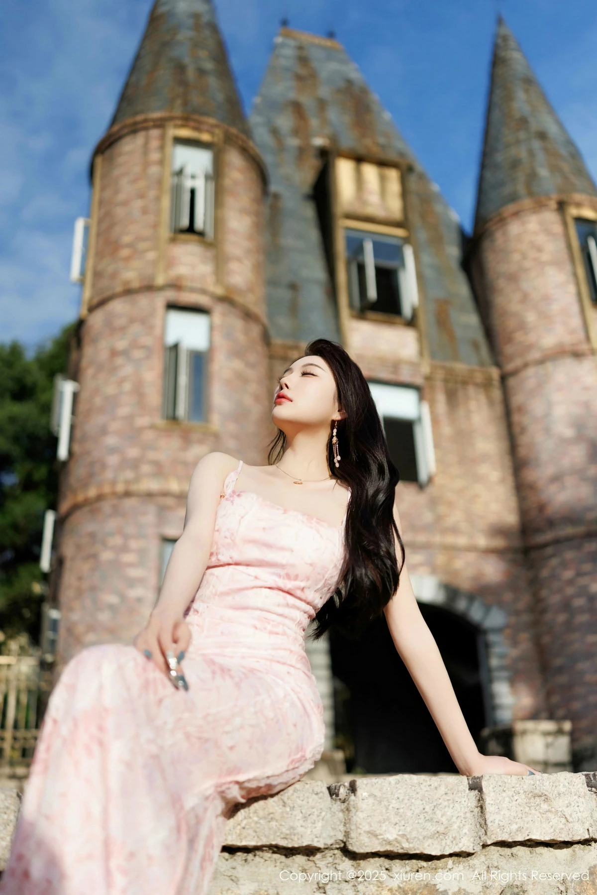 [[XiuRen秀人网]秀人网]No.9886_女神杨晨晨Yome粉色连衣裙+白色珍珠内衣秀丰腴身材诱惑写真81P