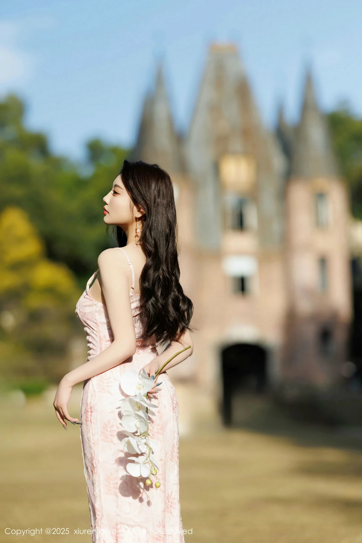 [[XiuRen秀人网]秀人网]No.9886_女神杨晨晨Yome粉色连衣裙+白色珍珠内衣秀丰腴身材诱惑写真81P