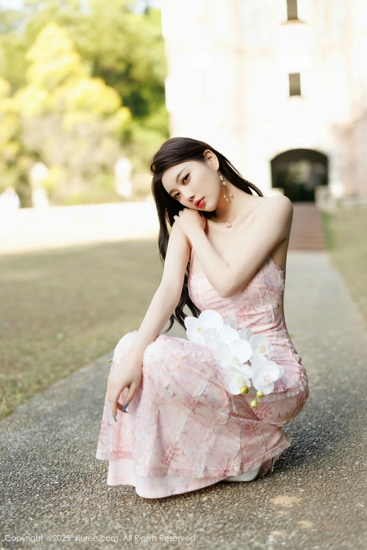 [[XiuRen秀人网]秀人网]No.9886_女神杨晨晨Yome粉色连衣裙+白色珍珠内衣秀丰腴身材诱惑写真81P