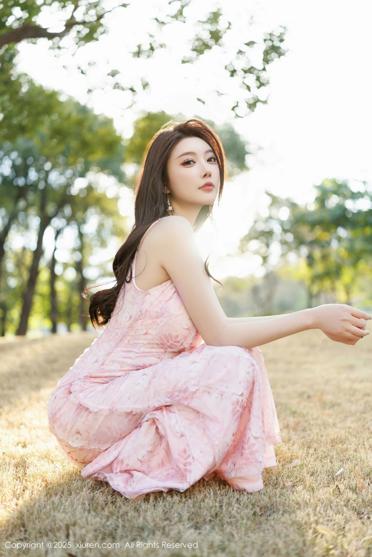 [[XiuRen秀人网]秀人网]No.9886_女神杨晨晨Yome粉色连衣裙+白色珍珠内衣秀丰腴身材诱惑写真81P