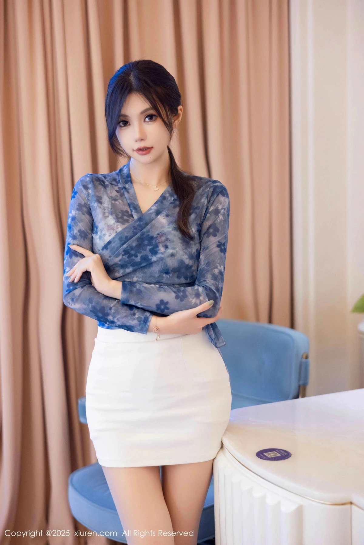 [[XiuRen秀人网]秀人网]No.9884_女神绮里嘉ula性感白色包臀裙配超薄肉丝秀曼妙身姿迷人诱惑写真90P