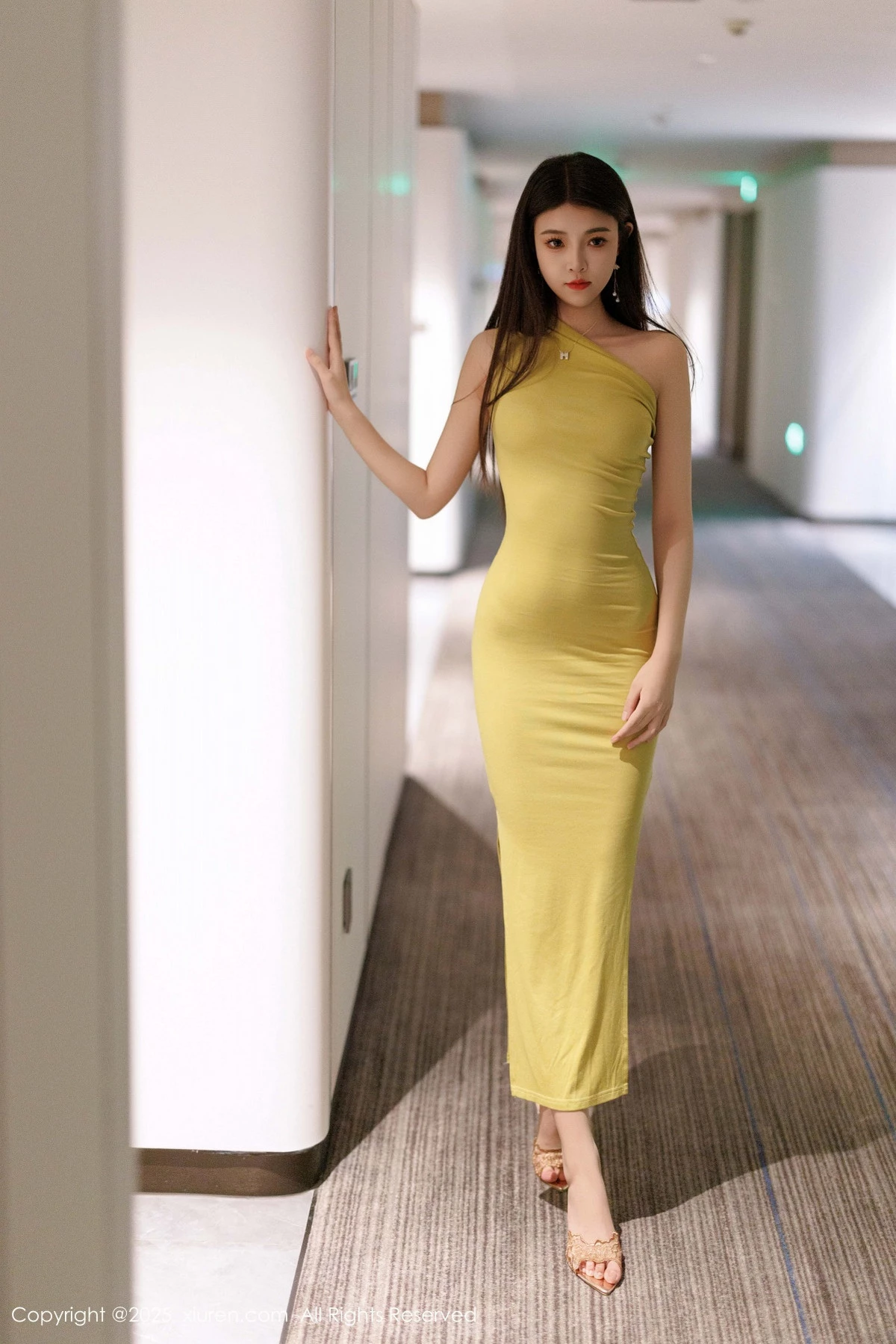 [[XiuRen秀人网]秀人网]No.9761_模特初梦瑶性感黄色连衣长裙+黑色蕾丝内衣秀曼妙身材诱惑写真83P