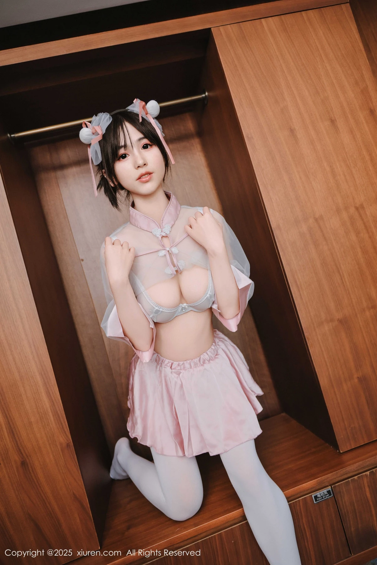 [[XiuRen秀人网]秀人网]No.9763_模特奶芙乔乔性感粉色情趣内衣配白丝吊袜秀凹凸身材诱惑写真68P