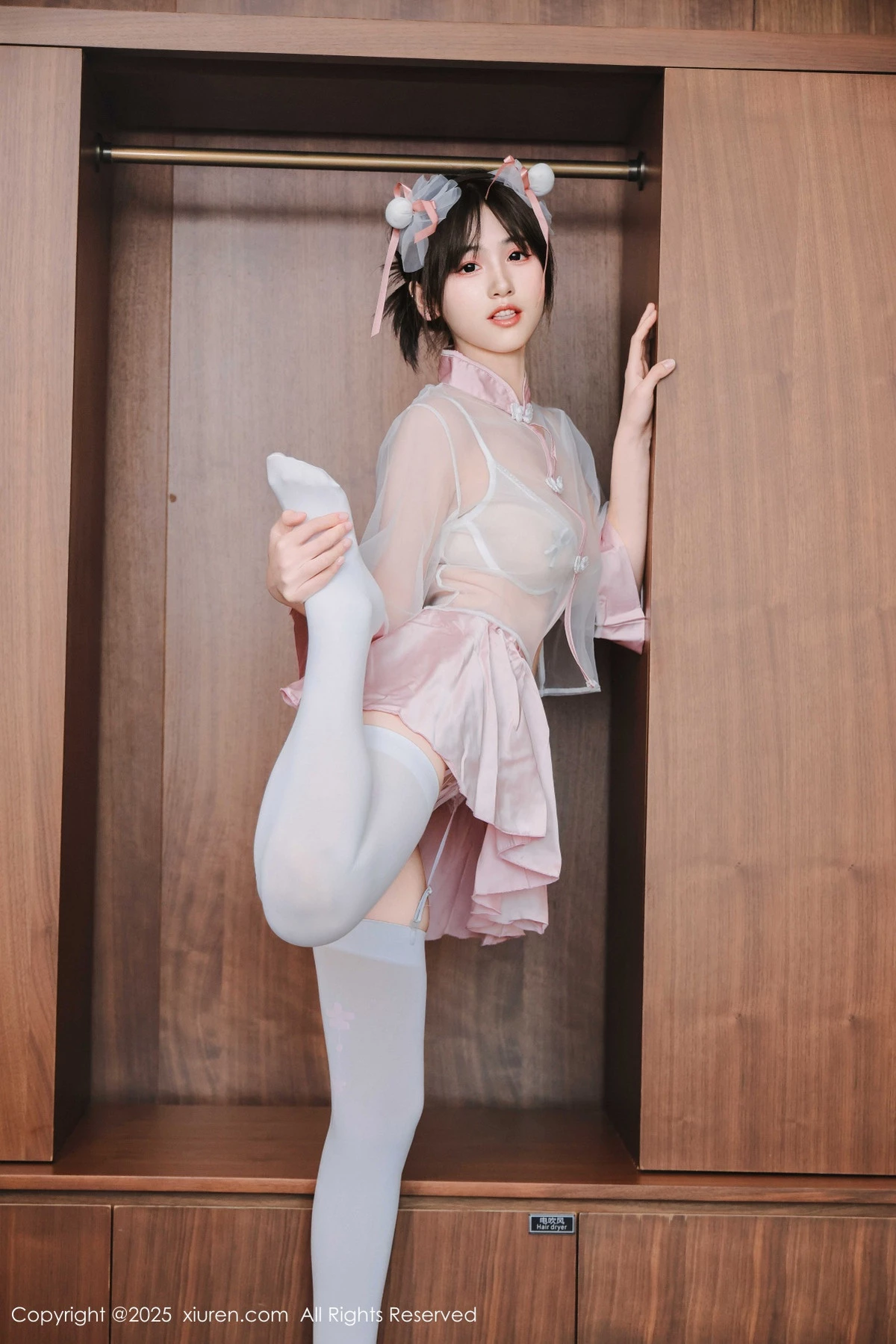 [[XiuRen秀人网]秀人网]No.9763_模特奶芙乔乔性感粉色情趣内衣配白丝吊袜秀凹凸身材诱惑写真68P