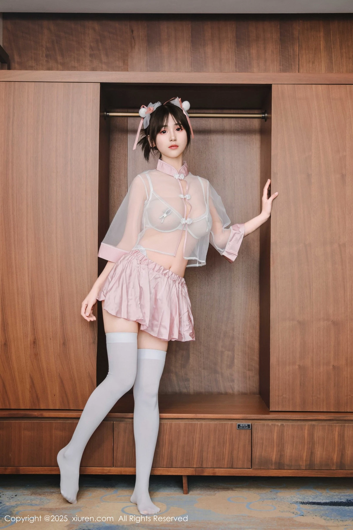 [[XiuRen秀人网]秀人网]No.9763_模特奶芙乔乔性感粉色情趣内衣配白丝吊袜秀凹凸身材诱惑写真68P