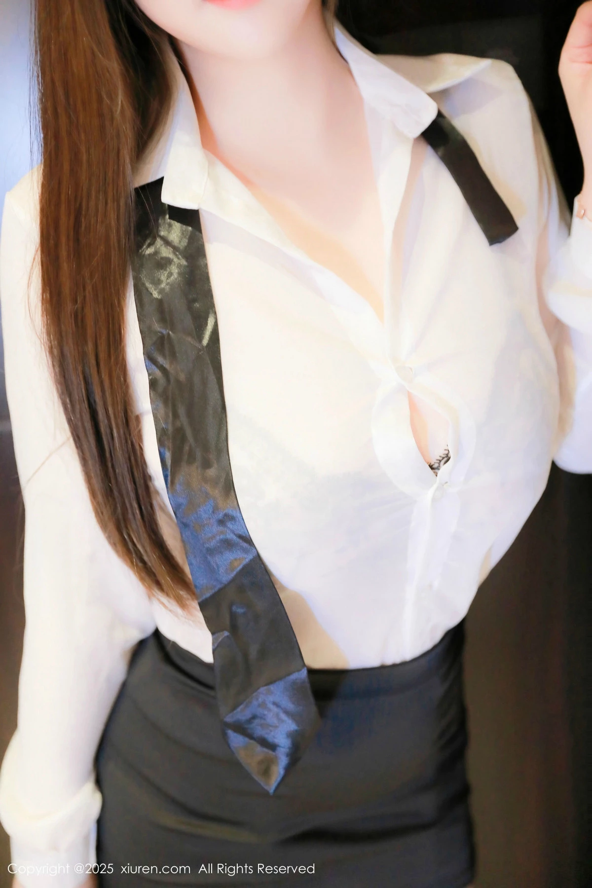 [[XiuRen秀人网]秀人网]No.9768_模特小肉肉咪性感白色OL服饰配黑丝吊袜秀丰满身材惹火诱惑写真84P