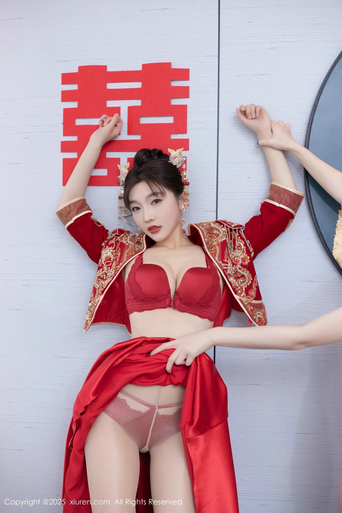 [[XiuRen秀人网]秀人网]No.9770_模特陆萱萱性感新娘装露红色内衣配超薄肉丝秀柔美身材诱惑写真82P