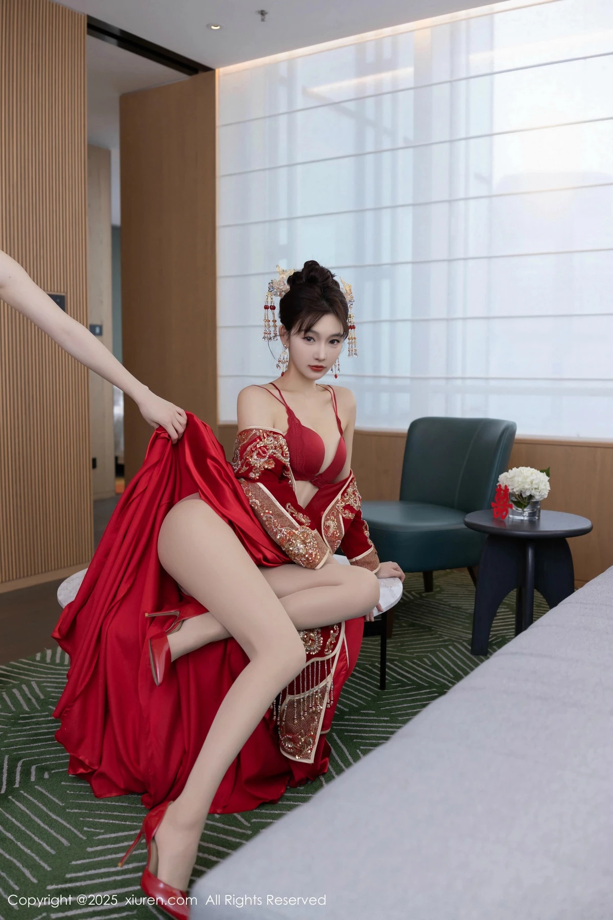 [[XiuRen秀人网]秀人网]No.9770_模特陆萱萱性感新娘装露红色内衣配超薄肉丝秀柔美身材诱惑写真82P