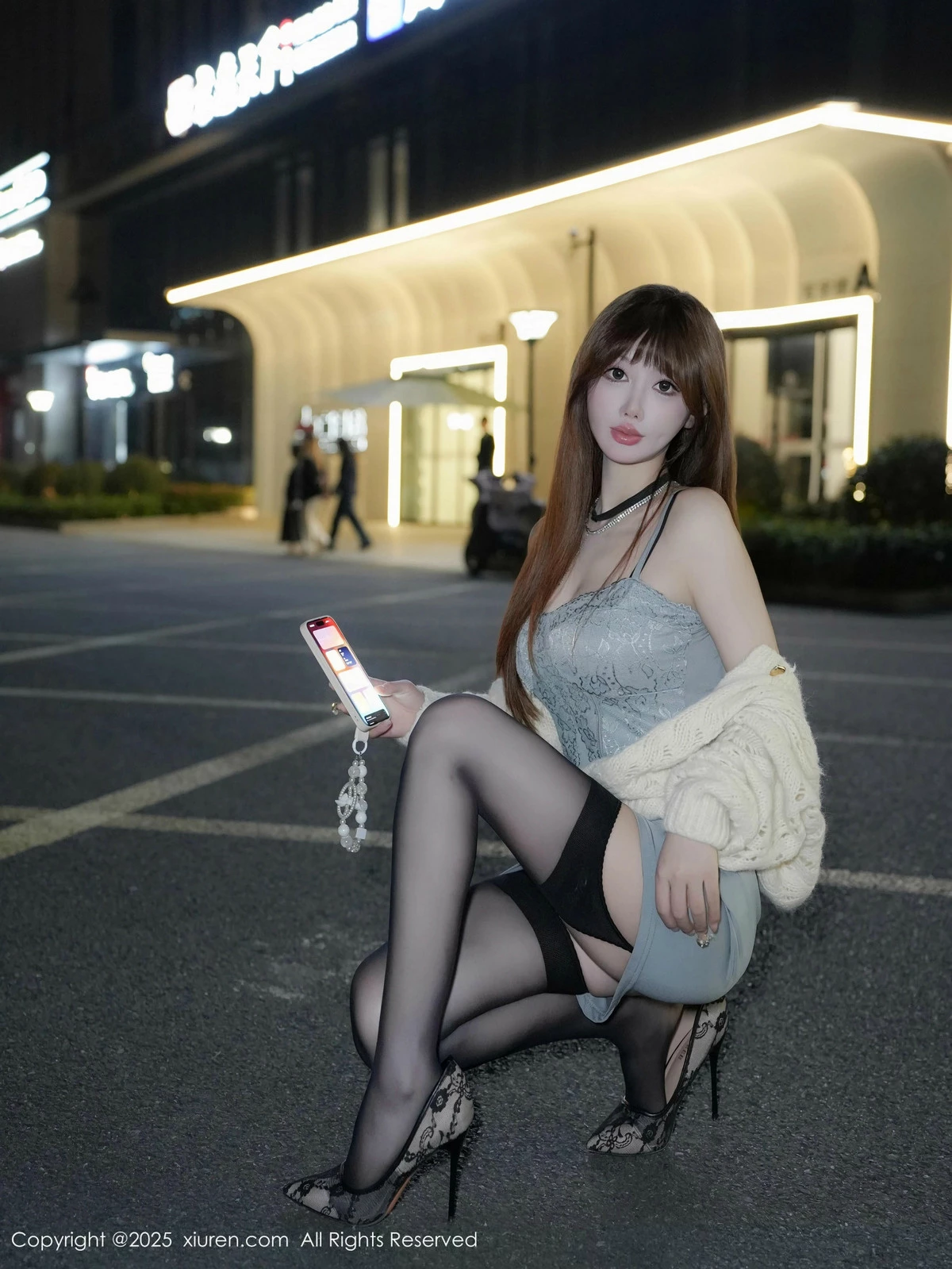 [[XiuRen秀人网]秀人网]No.9765_模特李金金蓝色吊带裙露黑色内衣配黑丝吊袜秀凹凸身材诱惑写真74P